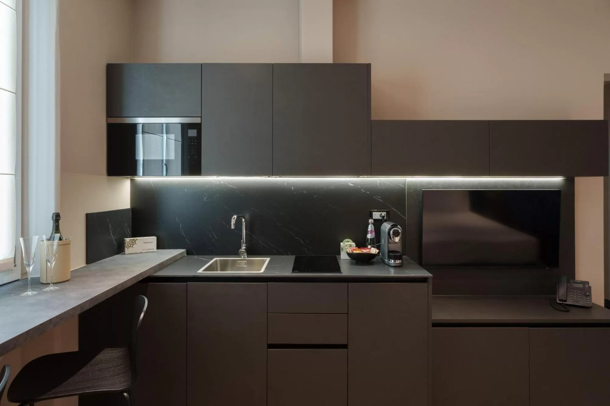 Coffee/tea facilities in Vi Suites