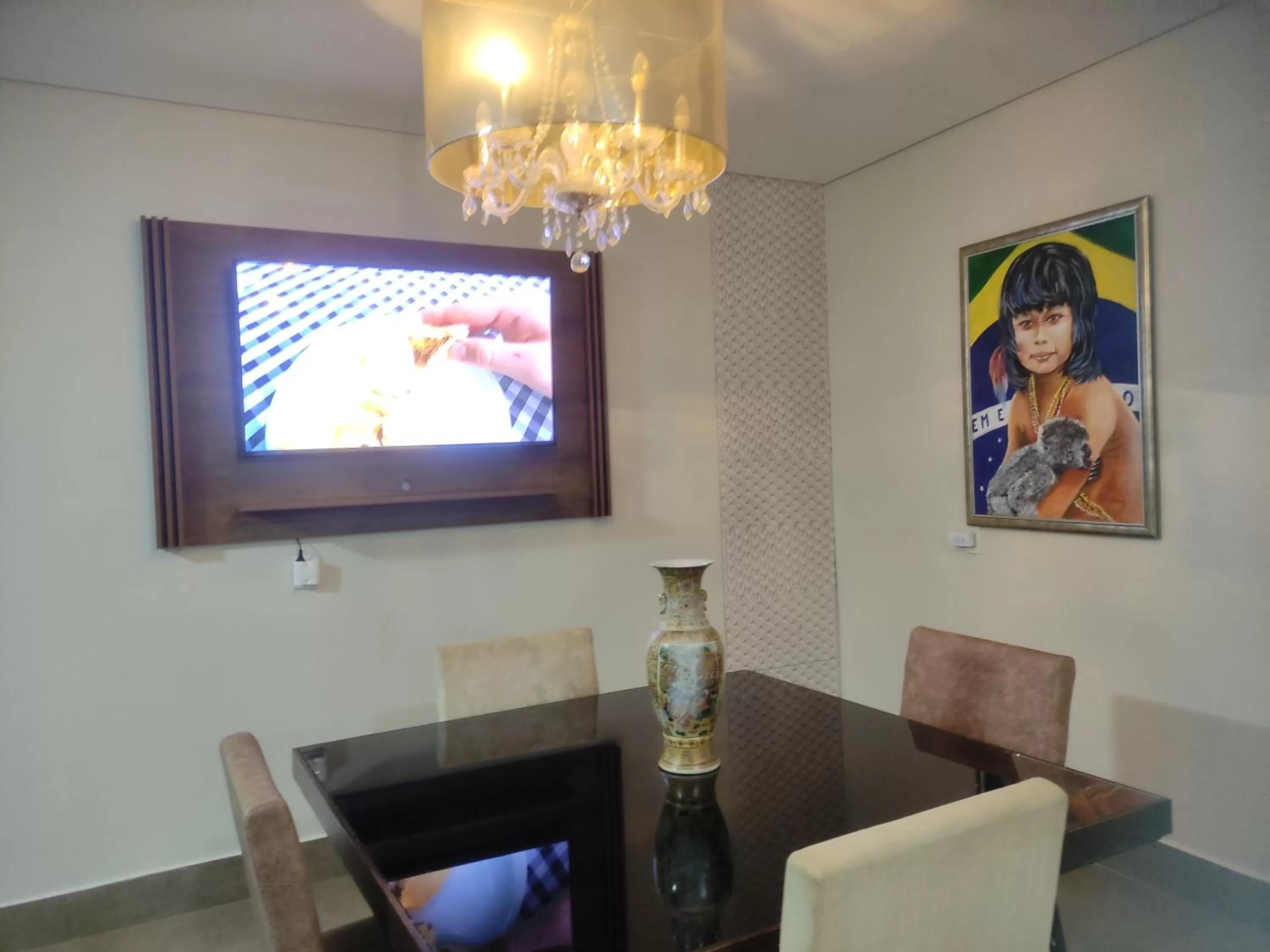 TV and multimedia, TV/Entertainment Center in Pousada da Gi Suítes e Turismo