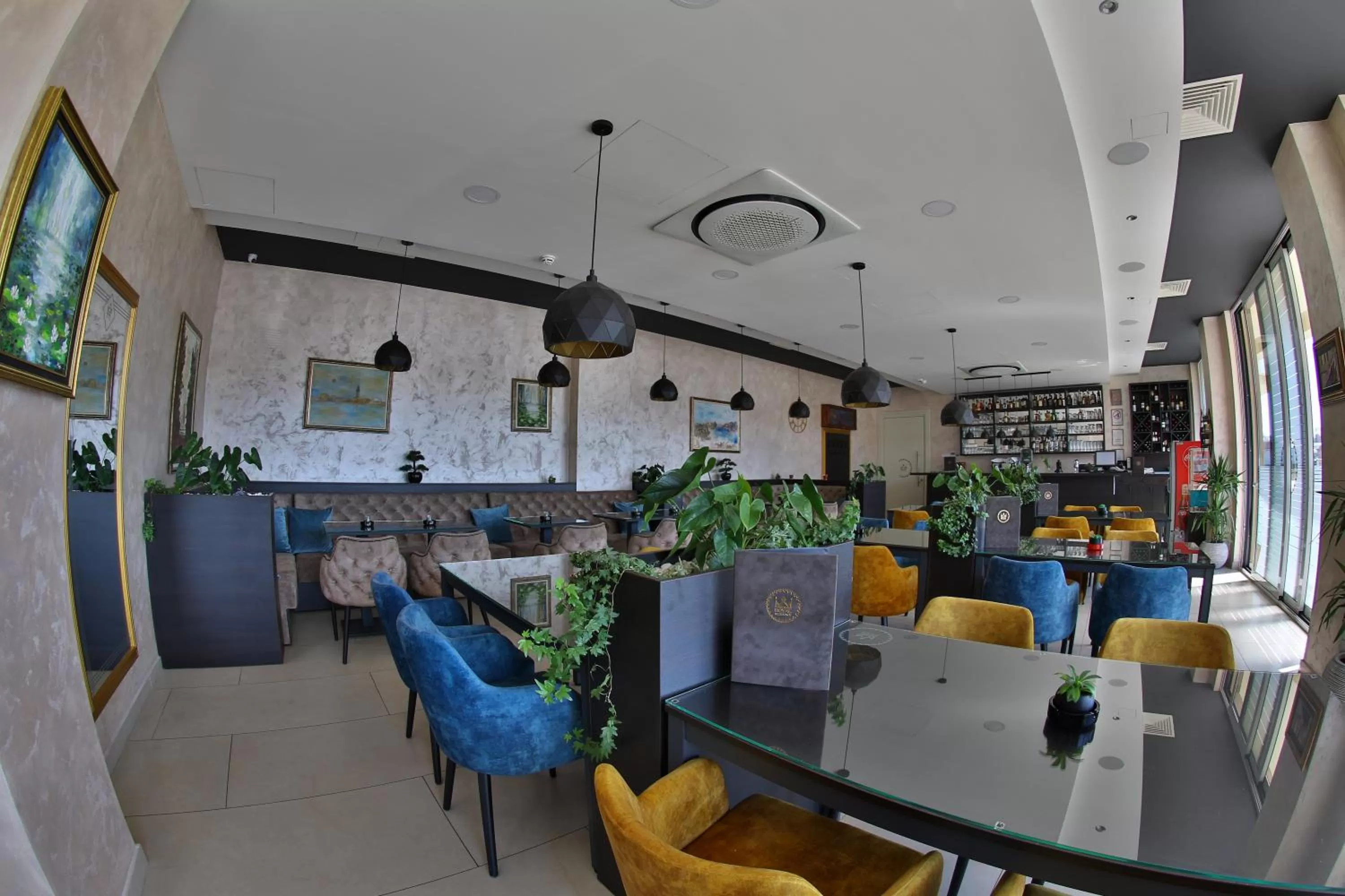 Restaurant/Places to Eat in Royal Residence