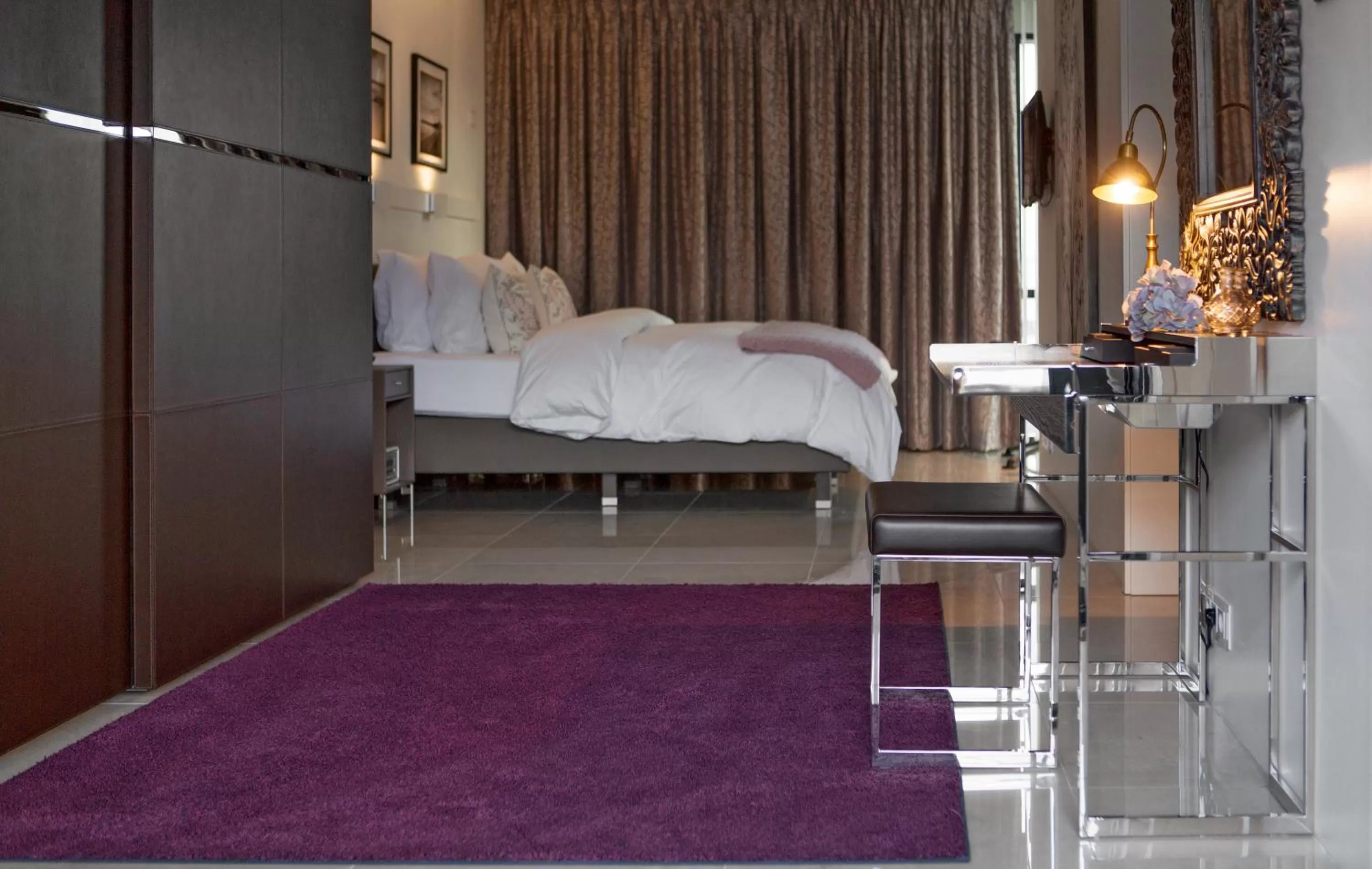 Bedroom, Bed in Black Pearl Apartment Hotel