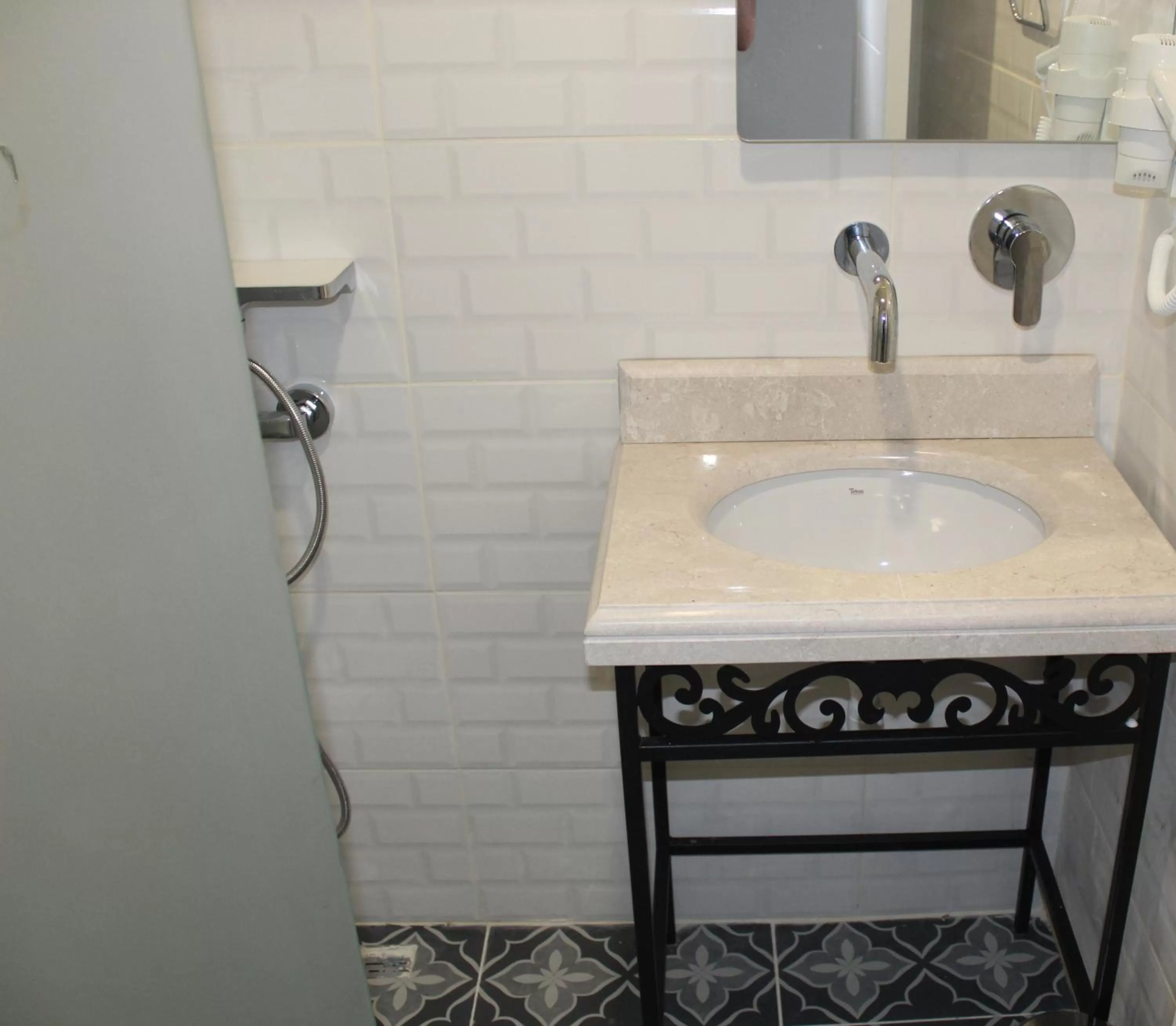 Hot Tub in Good Night Hotel Istanbul