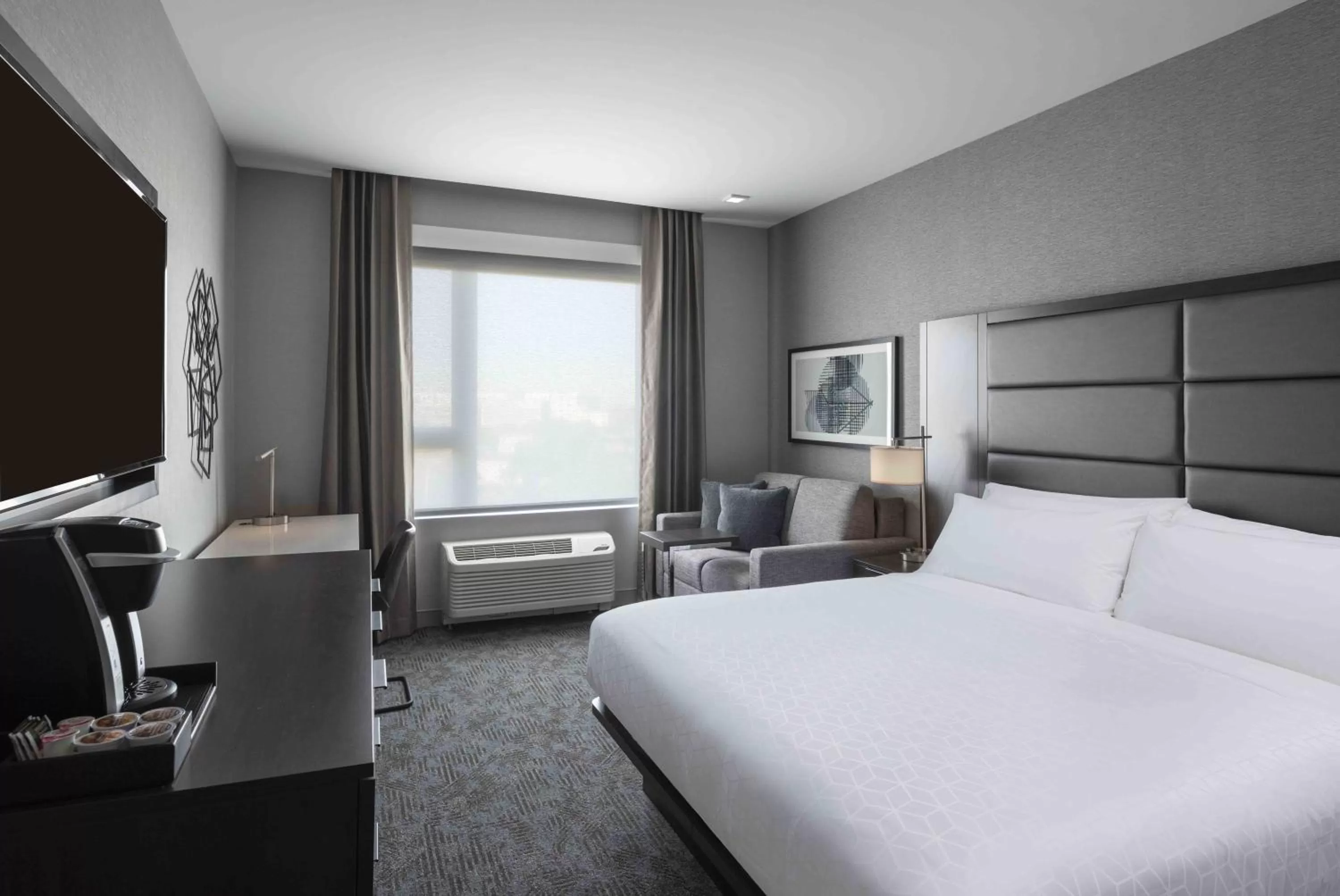 Bedroom, Bed in Holiday Inn Express - Boston Logan Airport - Revere by IHG