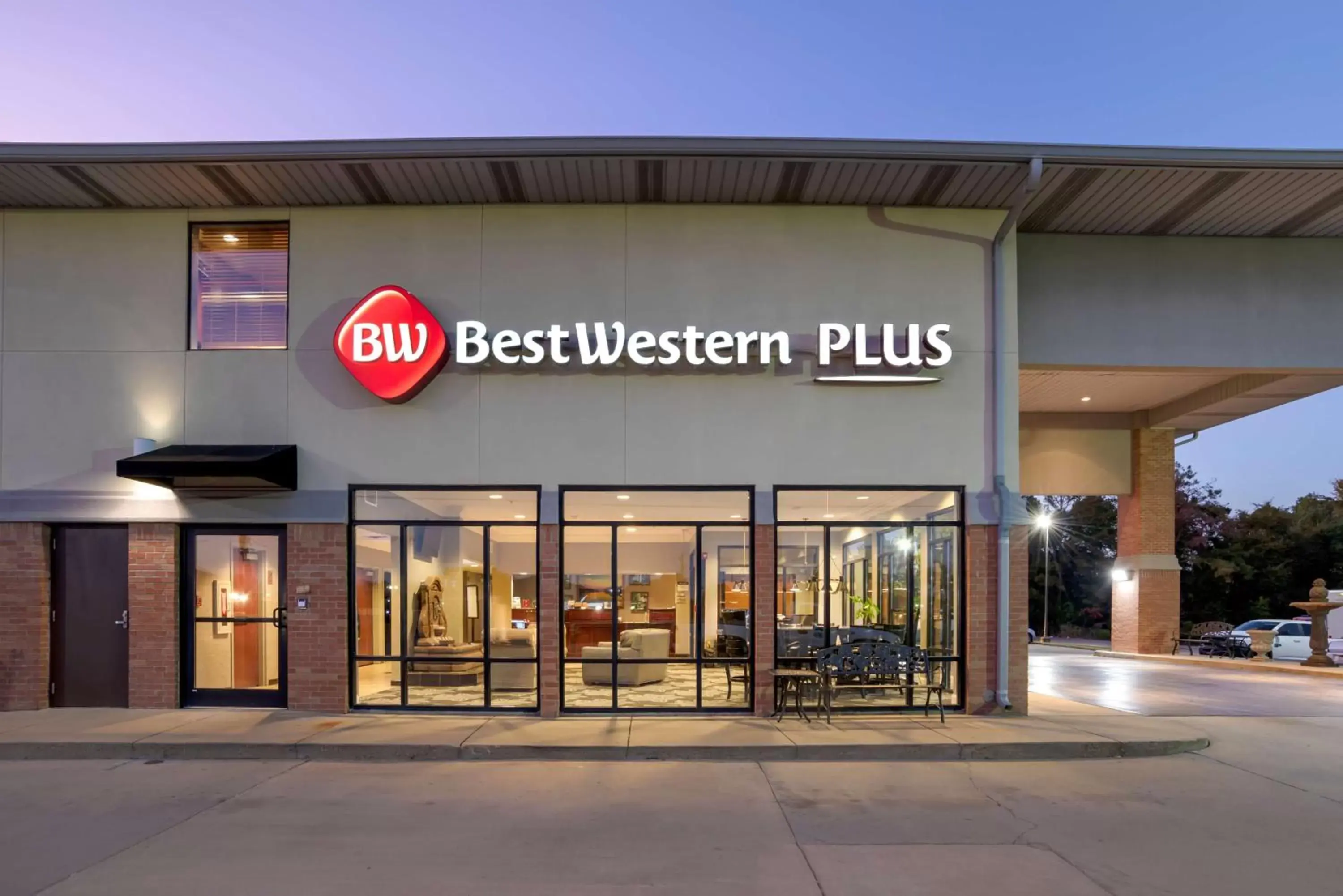 Best Western Plus Two Rivers Hotel & Suites Best Western Plus Two Rivers Hotel & Suites