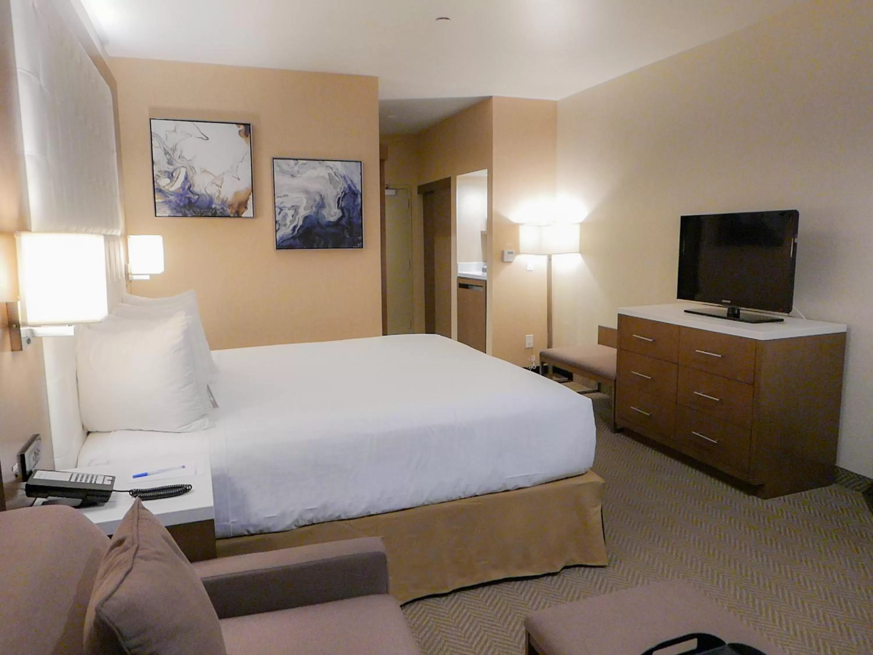 Bed in Wyndham Anaheim