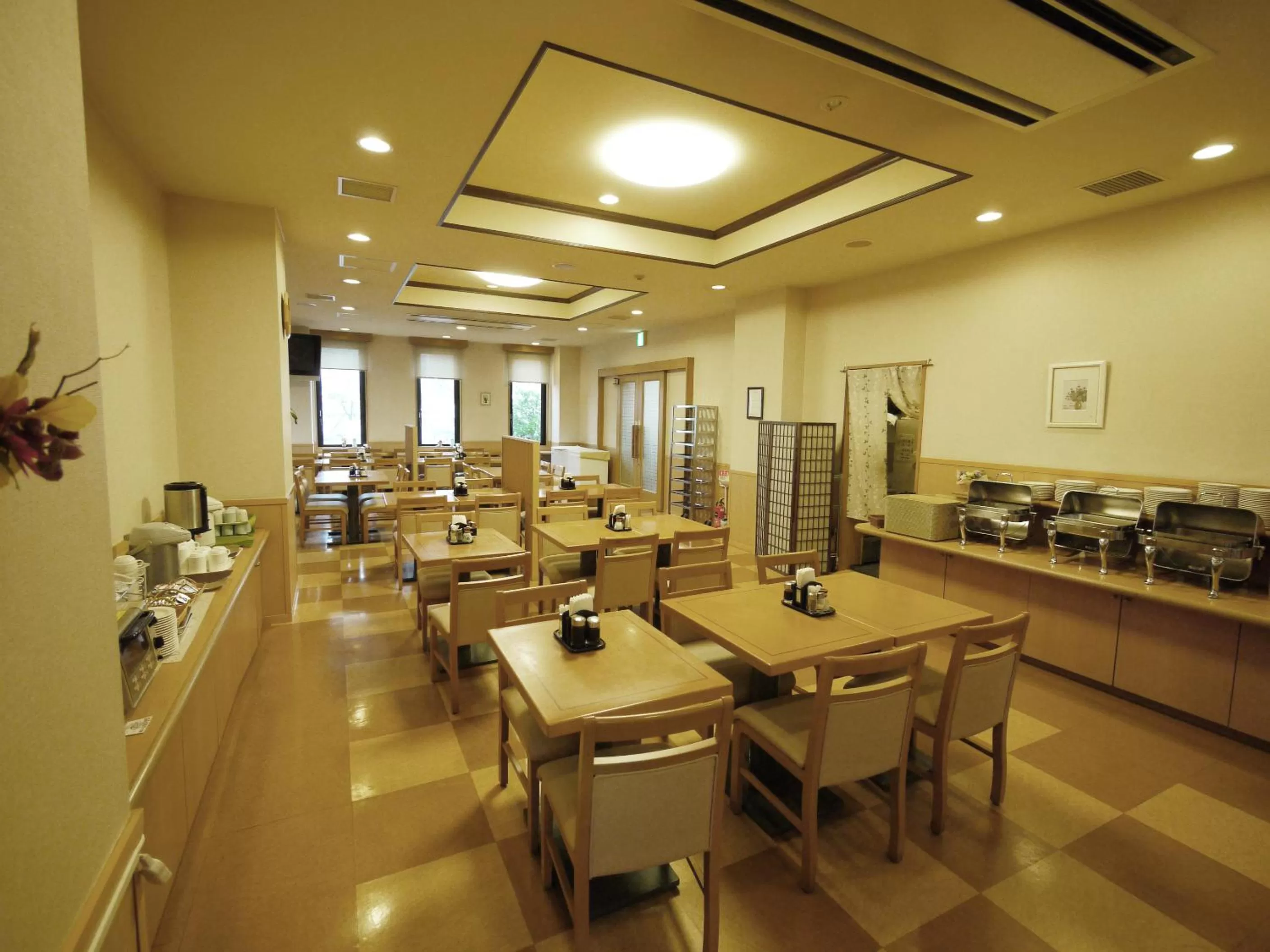 Restaurant/places to eat in Hotel Route-Inn Tsubamesanjo Ekimae