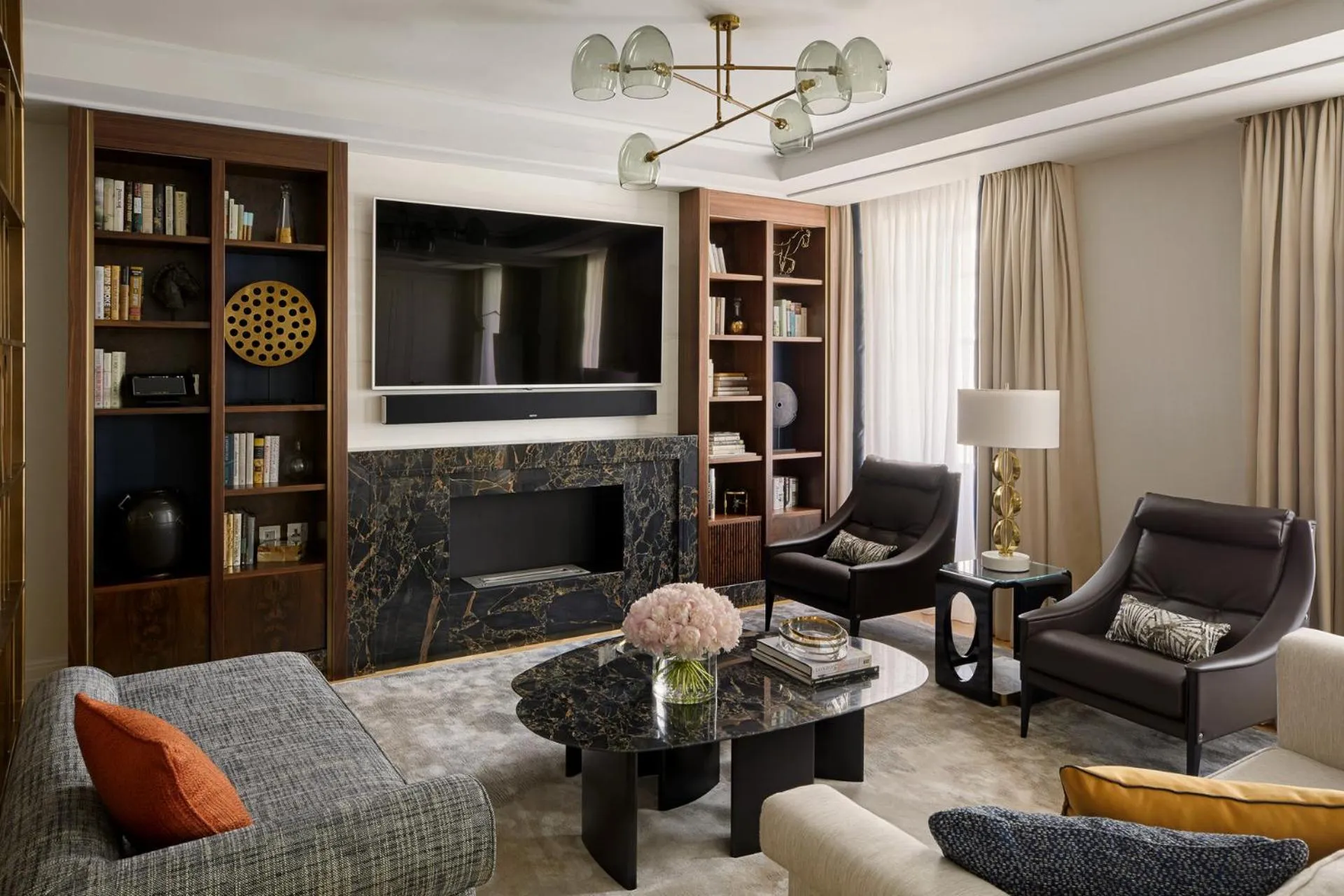 Living room in Four Seasons Hotel London at Tower Bridge