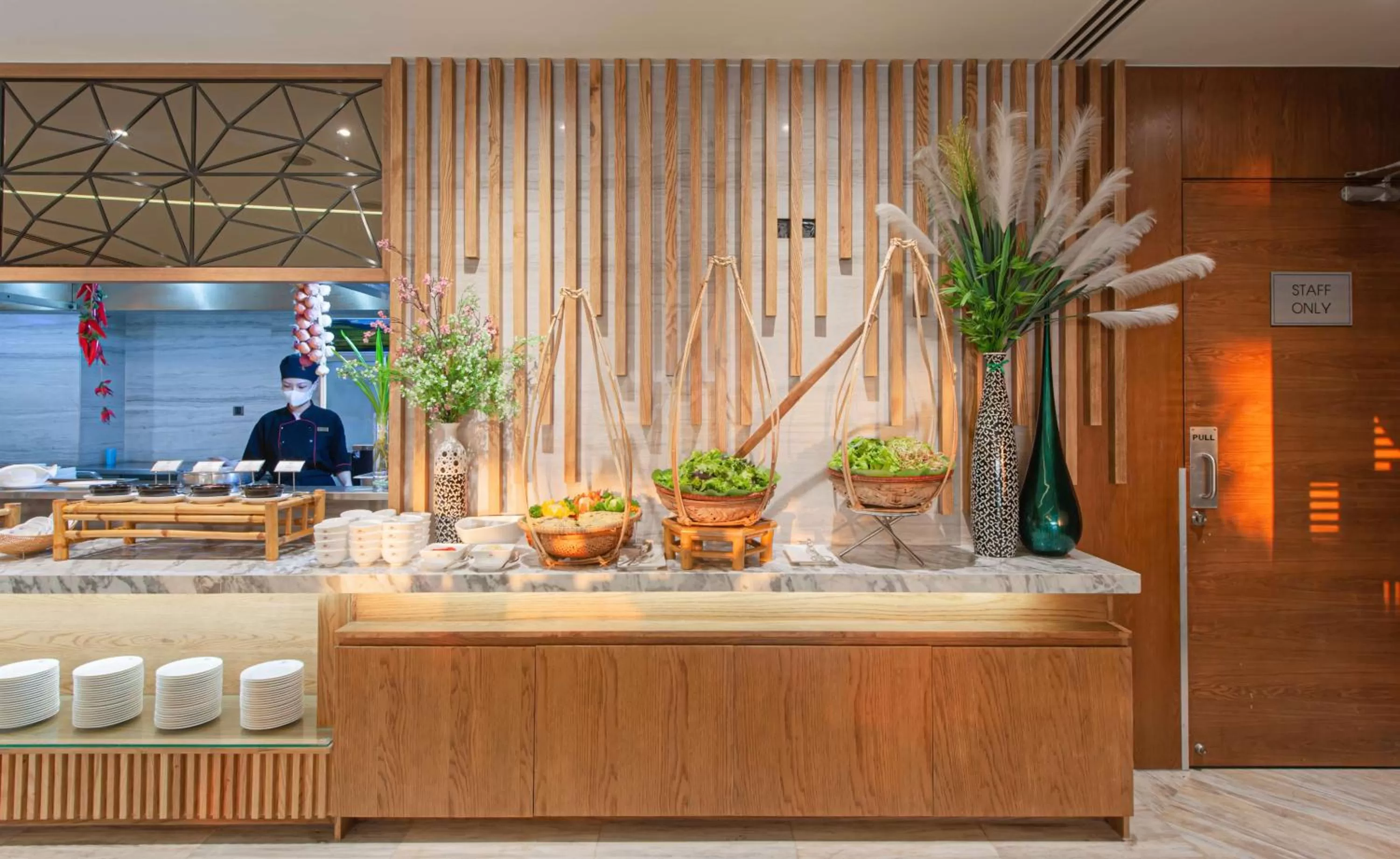 Restaurant/places to eat in Queen Ann Nha Trang Hotel