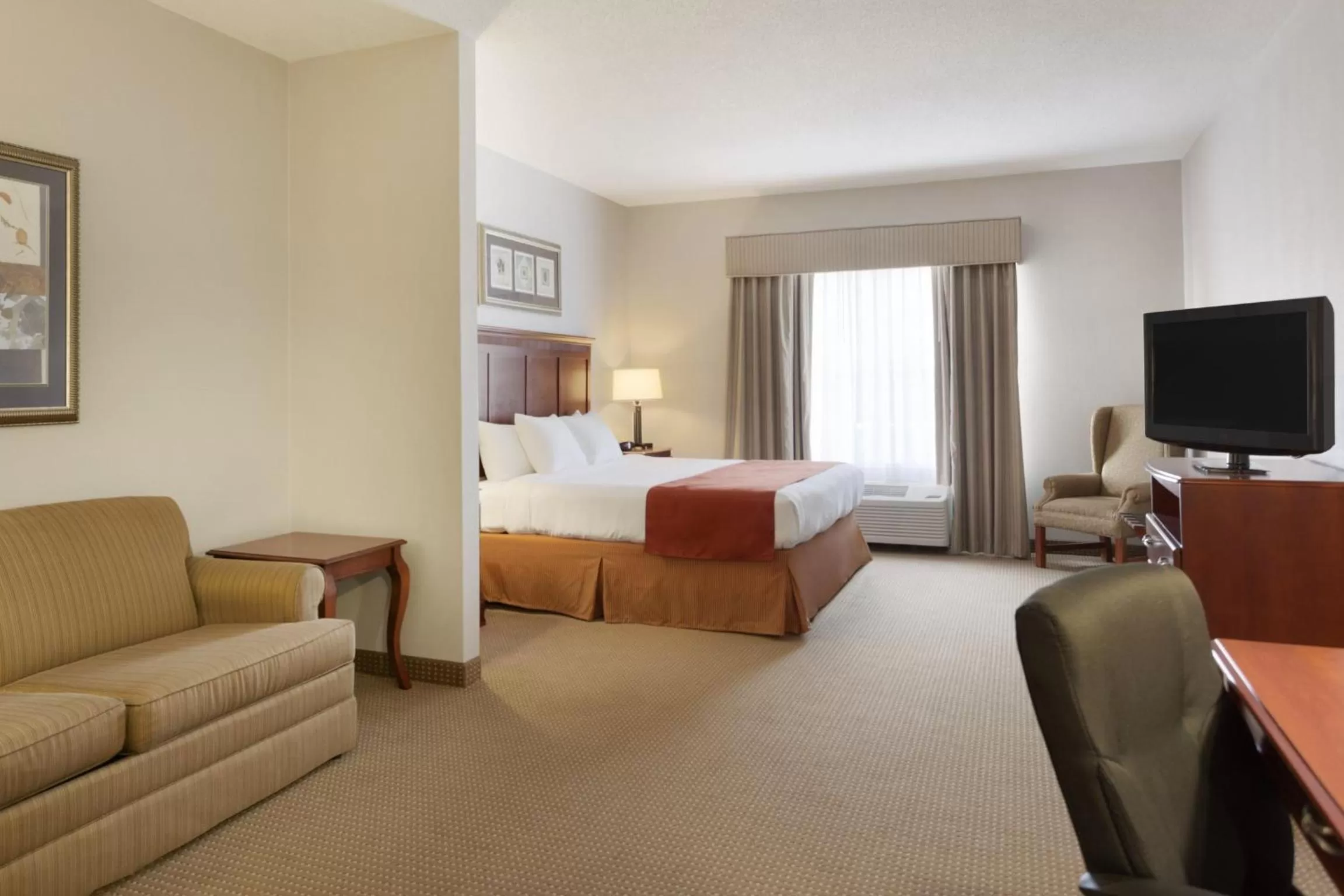 King Studio in Country Inn & Suites by Radisson, Harrisonburg, VA