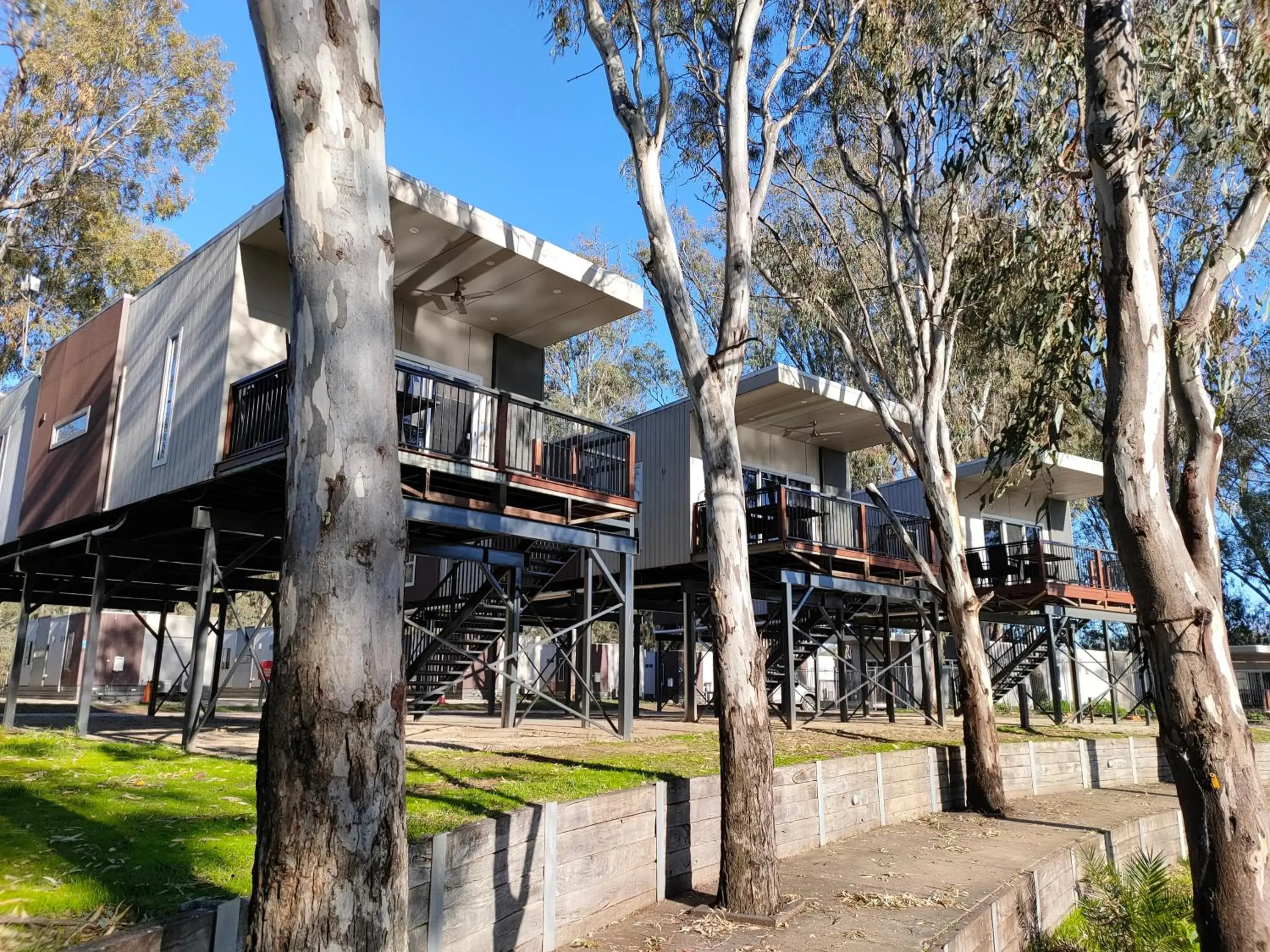 Deluxe 3 Bedroom Marina Cabin in Discovery Parks - Maidens Inn Moama Deluxe 3 Bedroom Marina Cabin in Discovery Parks - Maidens Inn Moama