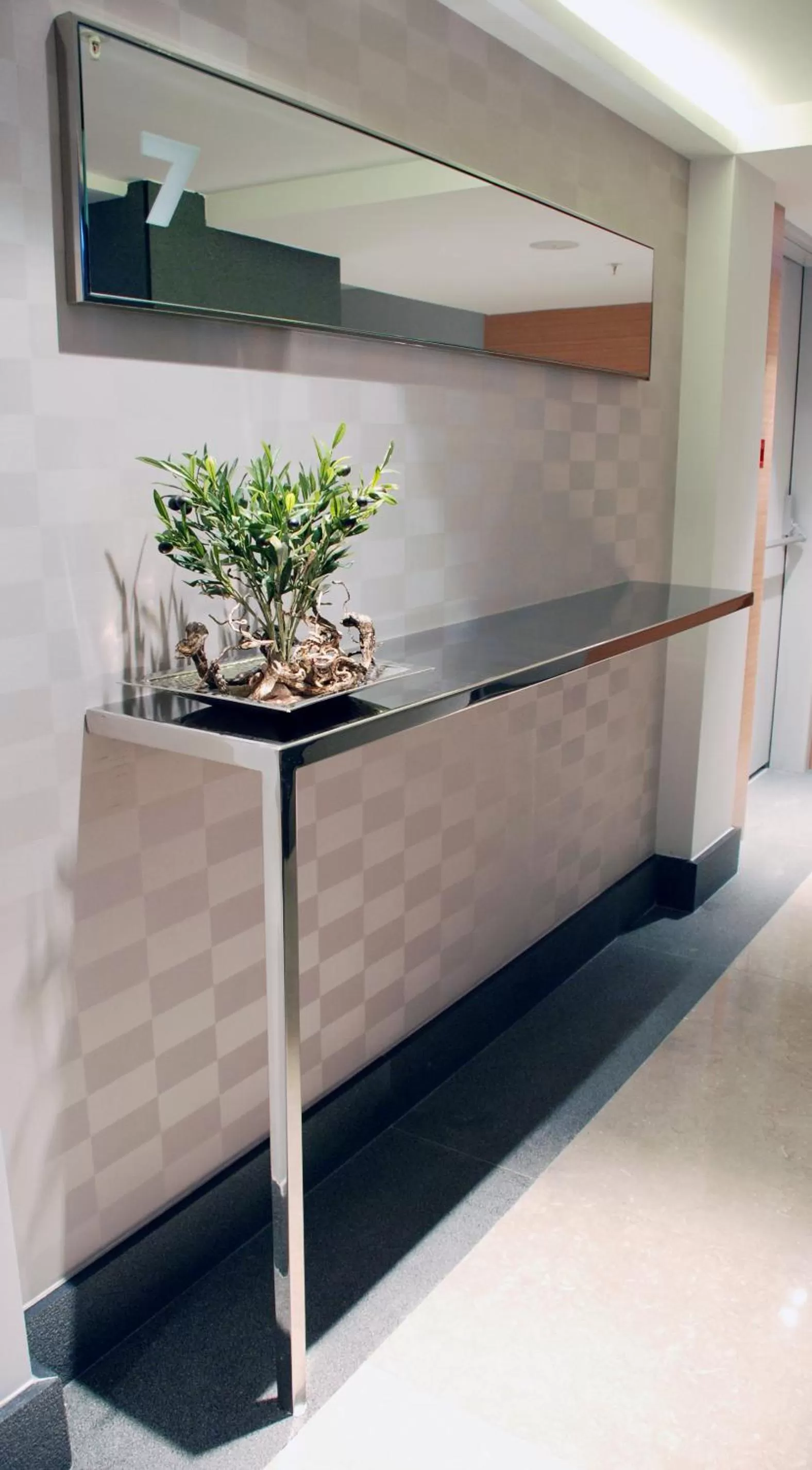 Decorative detail in Met Hotel