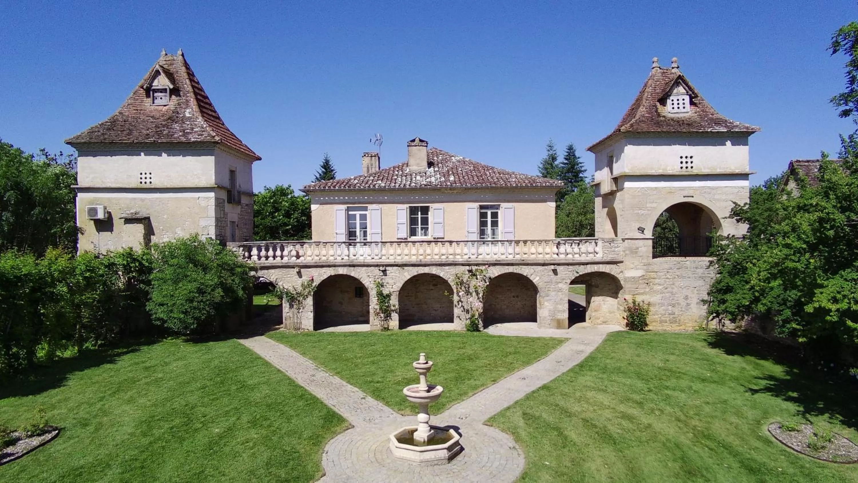 Property building in Domaine de Monplaisir