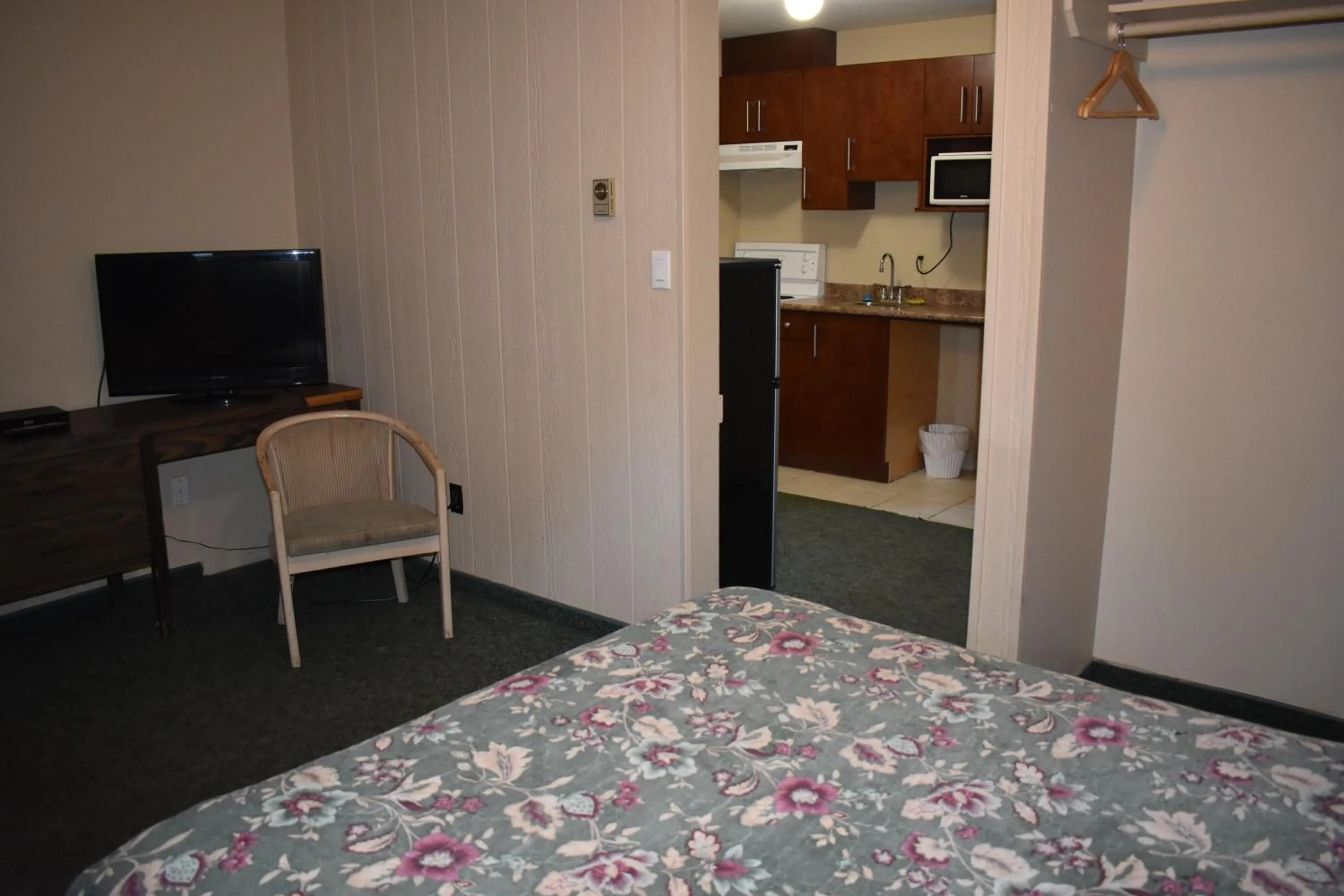 Photo of the whole room in Hope Inn and Suites