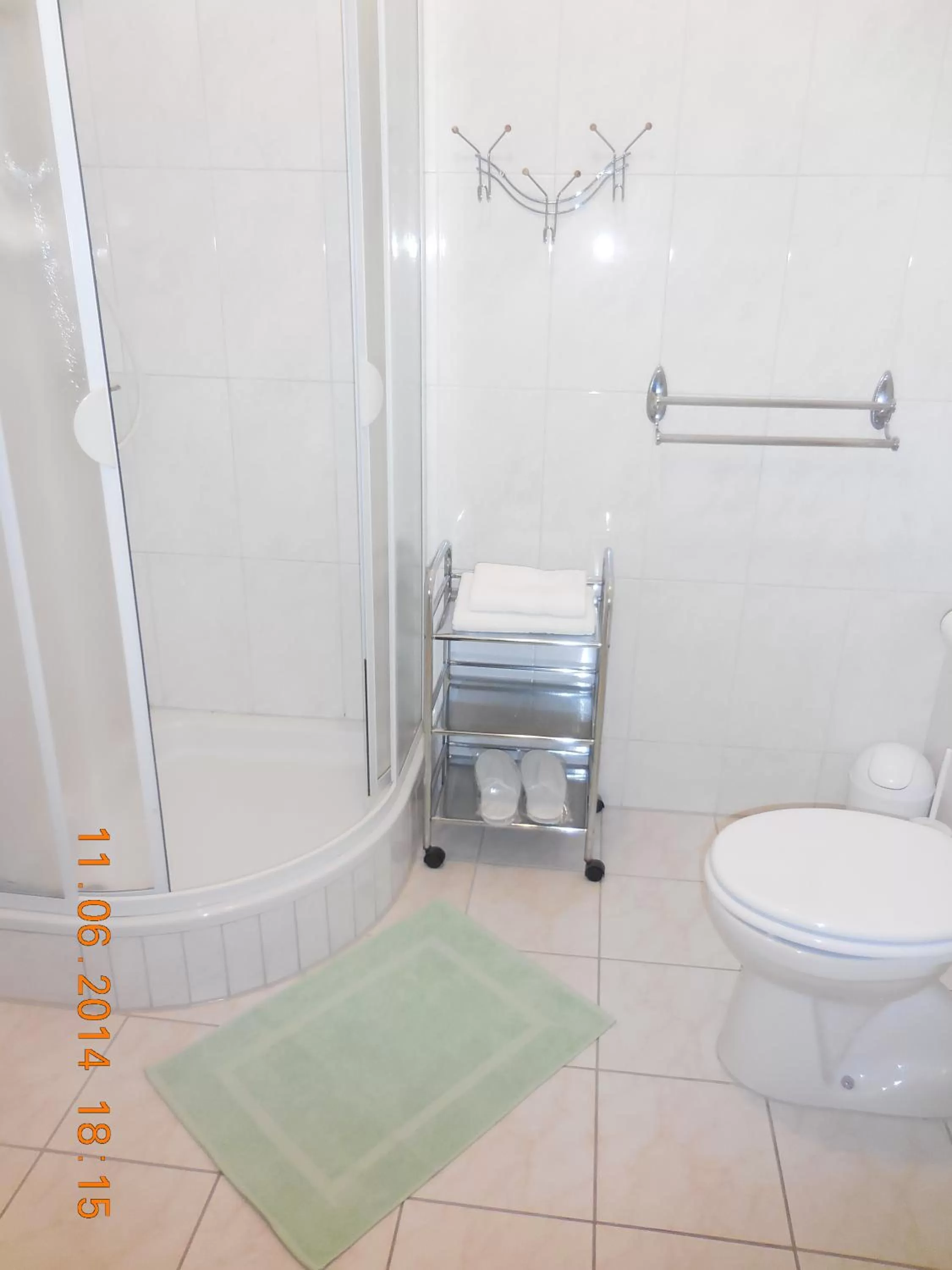 Shower, Bathroom in Hotel Athos