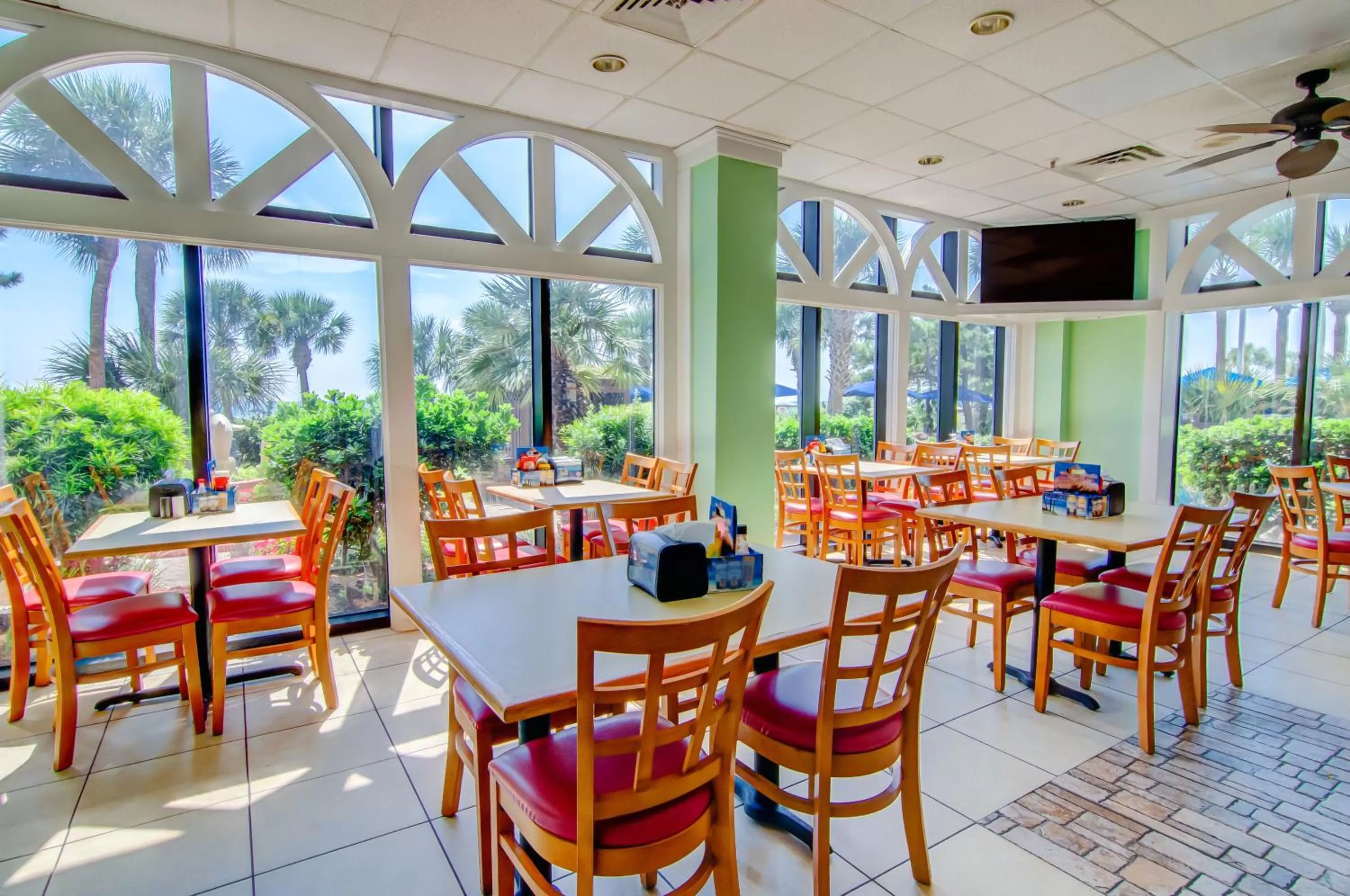 Restaurant/places to eat in Beach Colony Resort