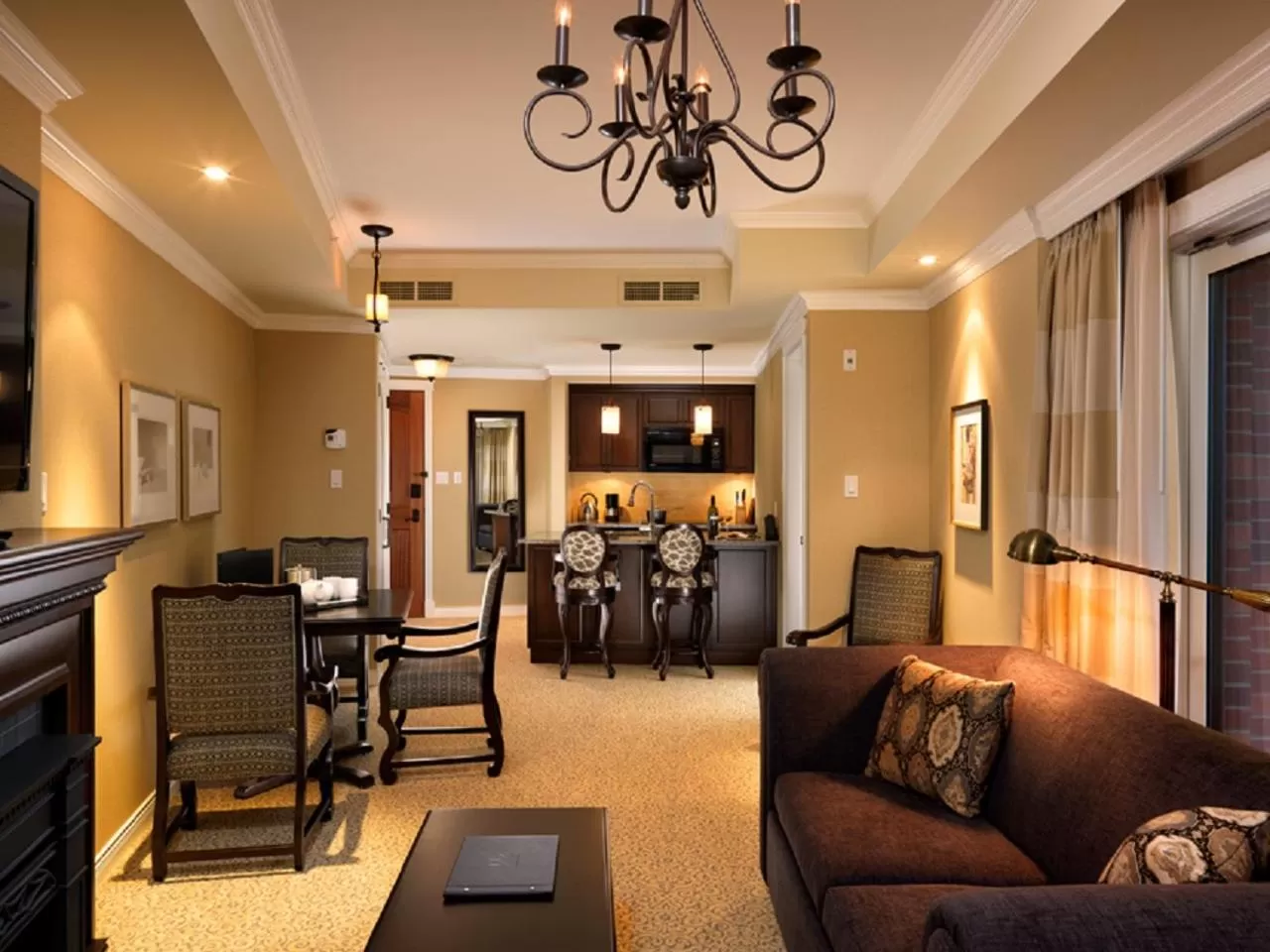 TV and multimedia in Oak Bay Beach Hotel