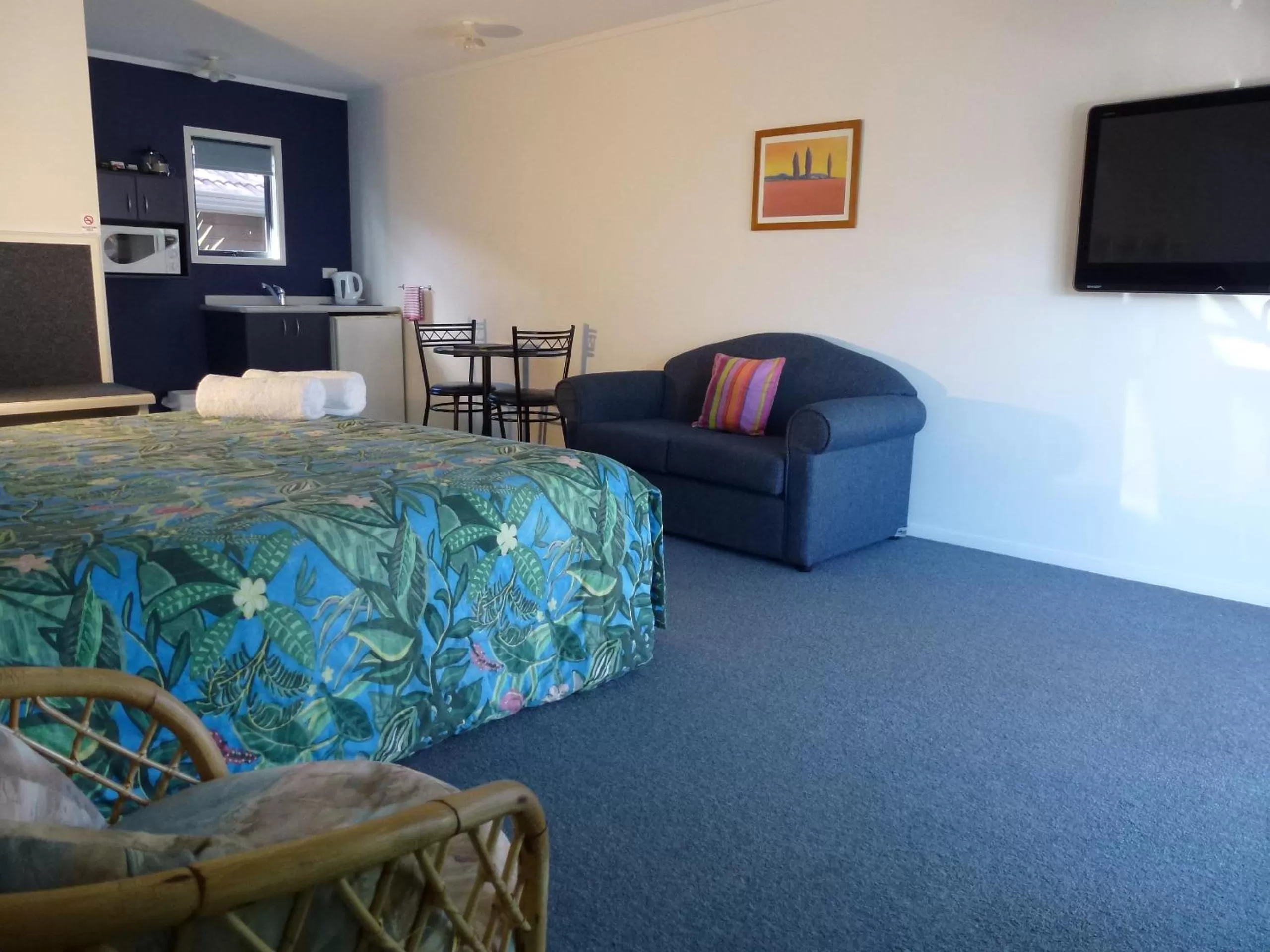 Facade/entrance, Bed in Mana-Nui Motel