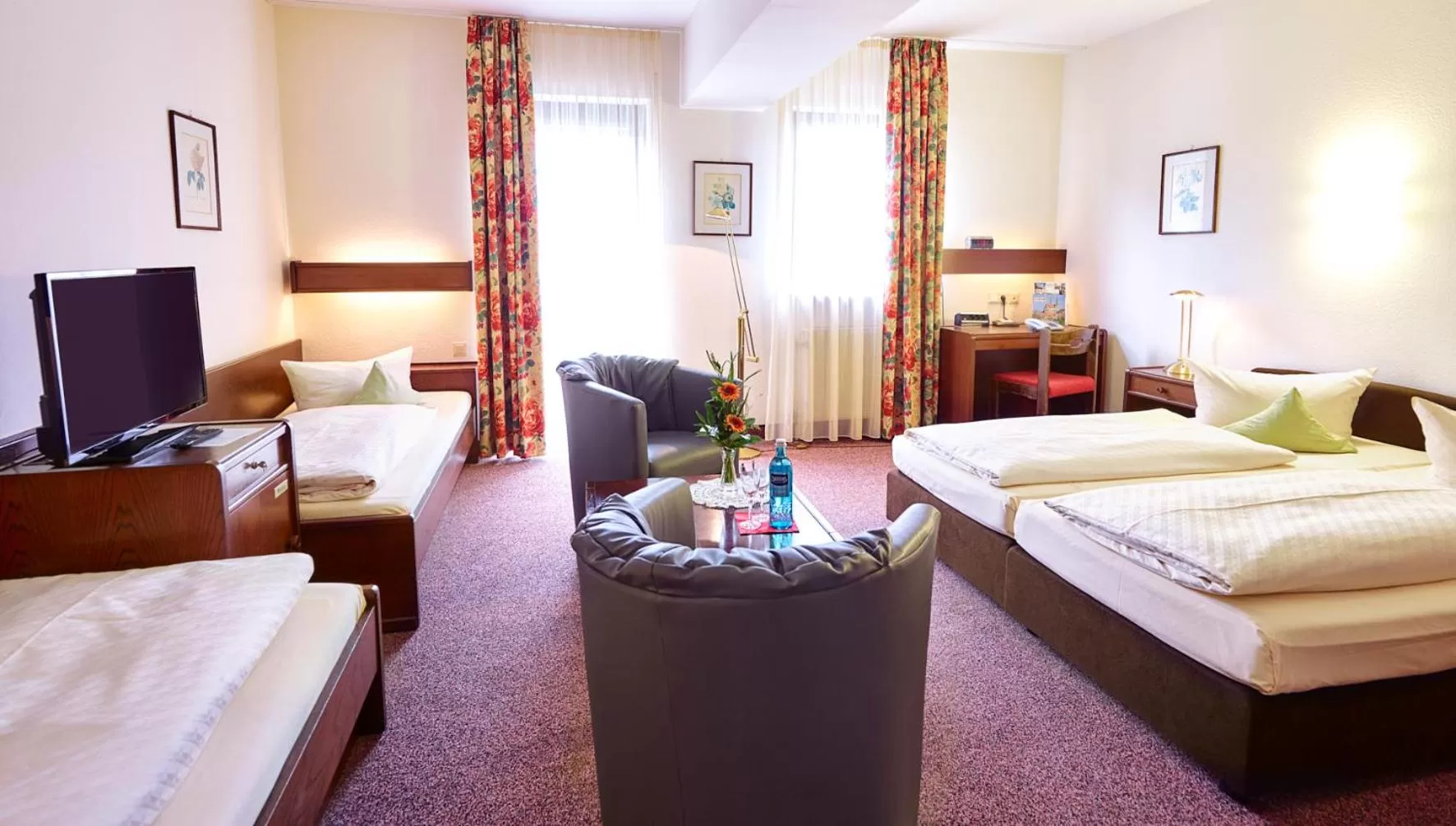 Photo of the whole room, Bed in Hotel Merian Rothenburg