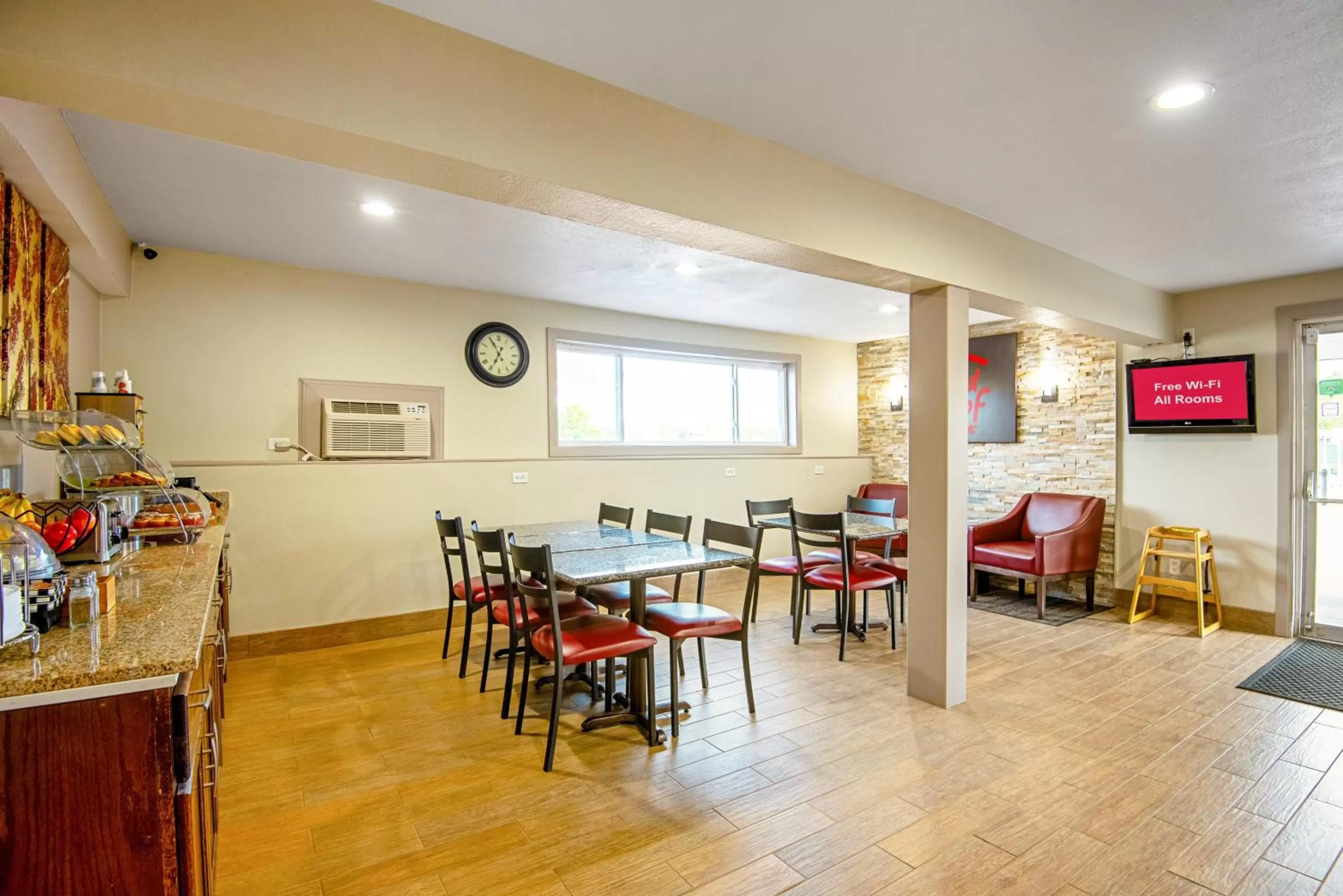 Breakfast in Red Roof Inn Cameron