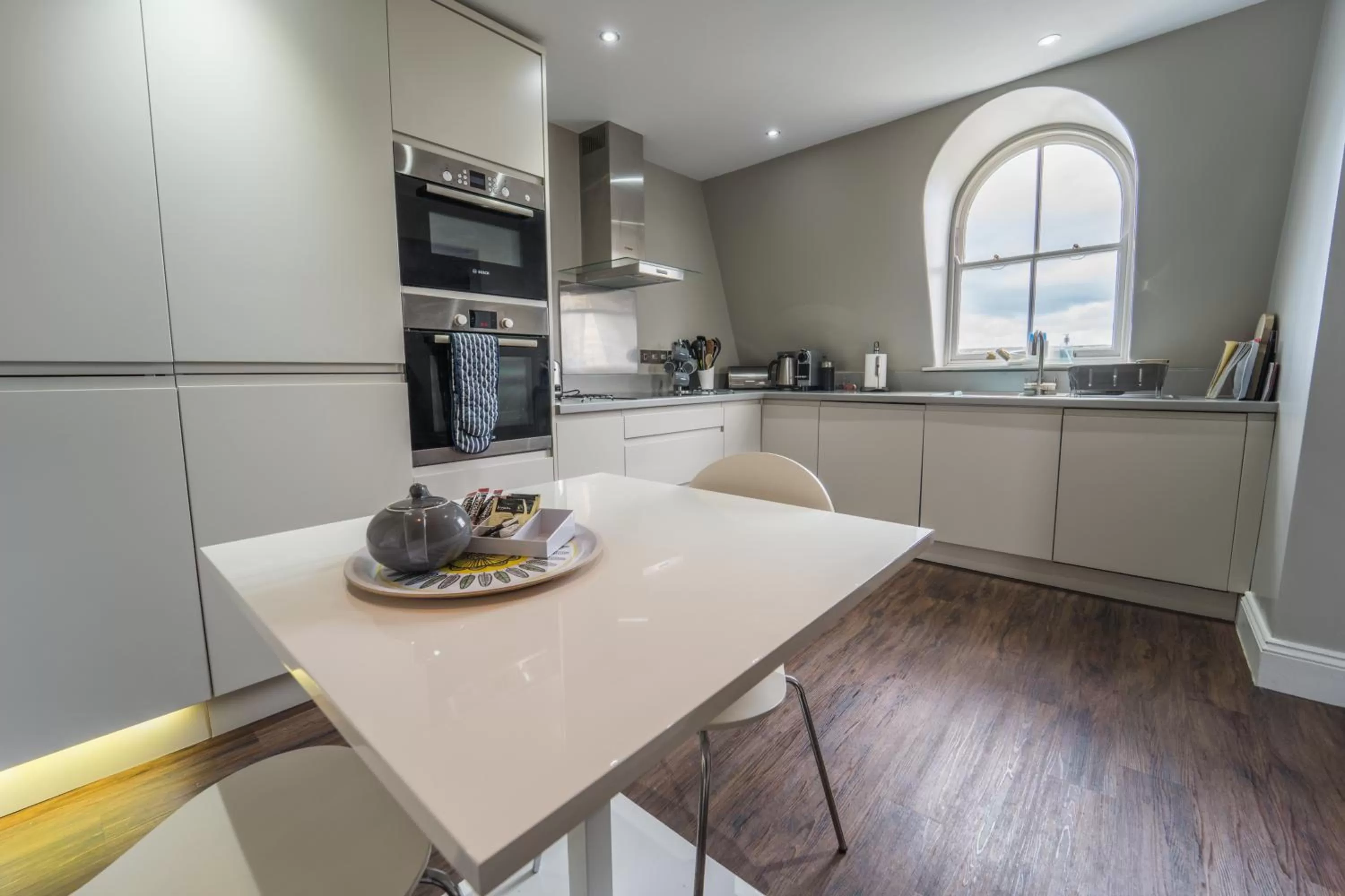 Kitchen or kitchenette in 1 Elliot Terrace