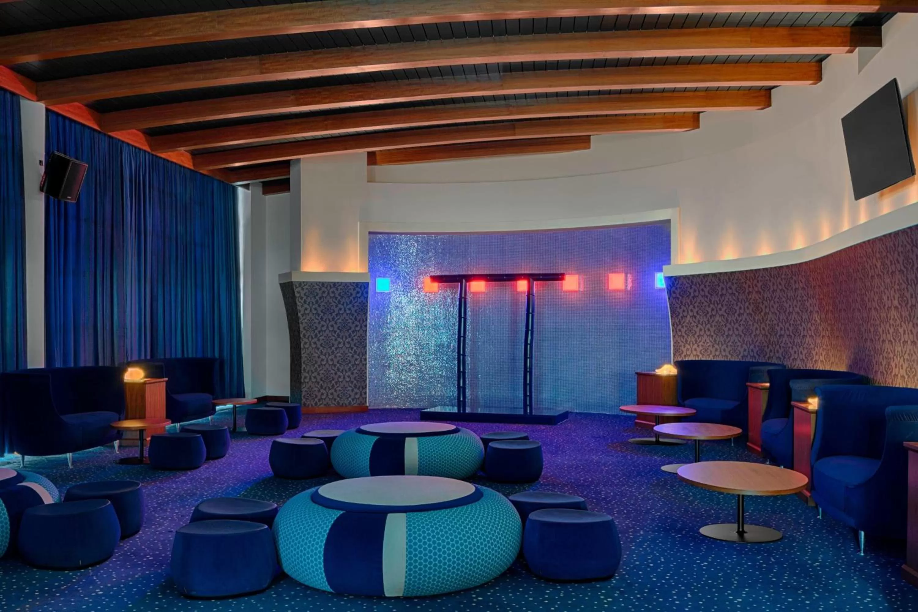 Lounge or bar in Four Points by Sheraton Oran