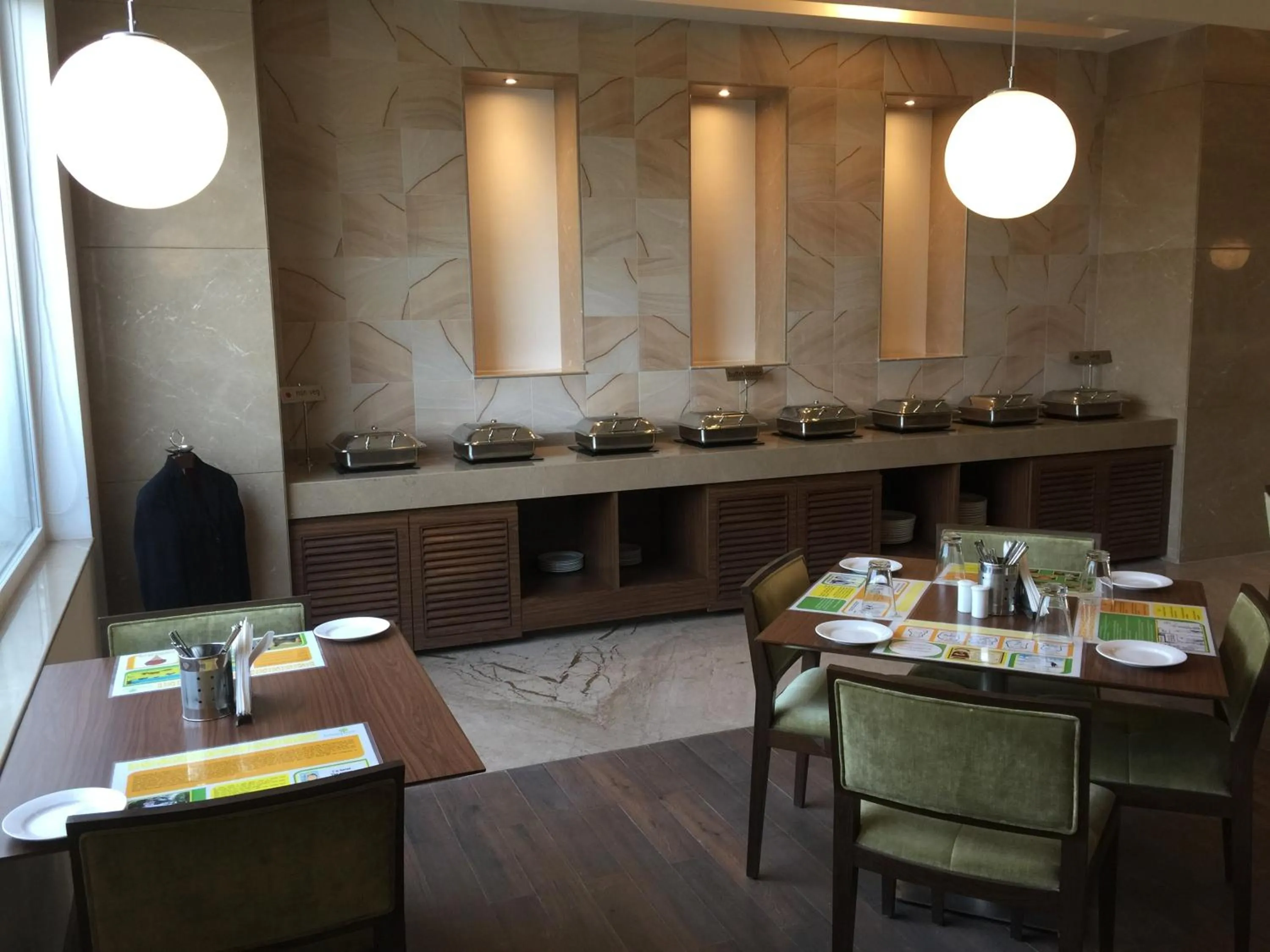 Restaurant/places to eat in Lemon Tree Hotel, Sector 60, Gurugram