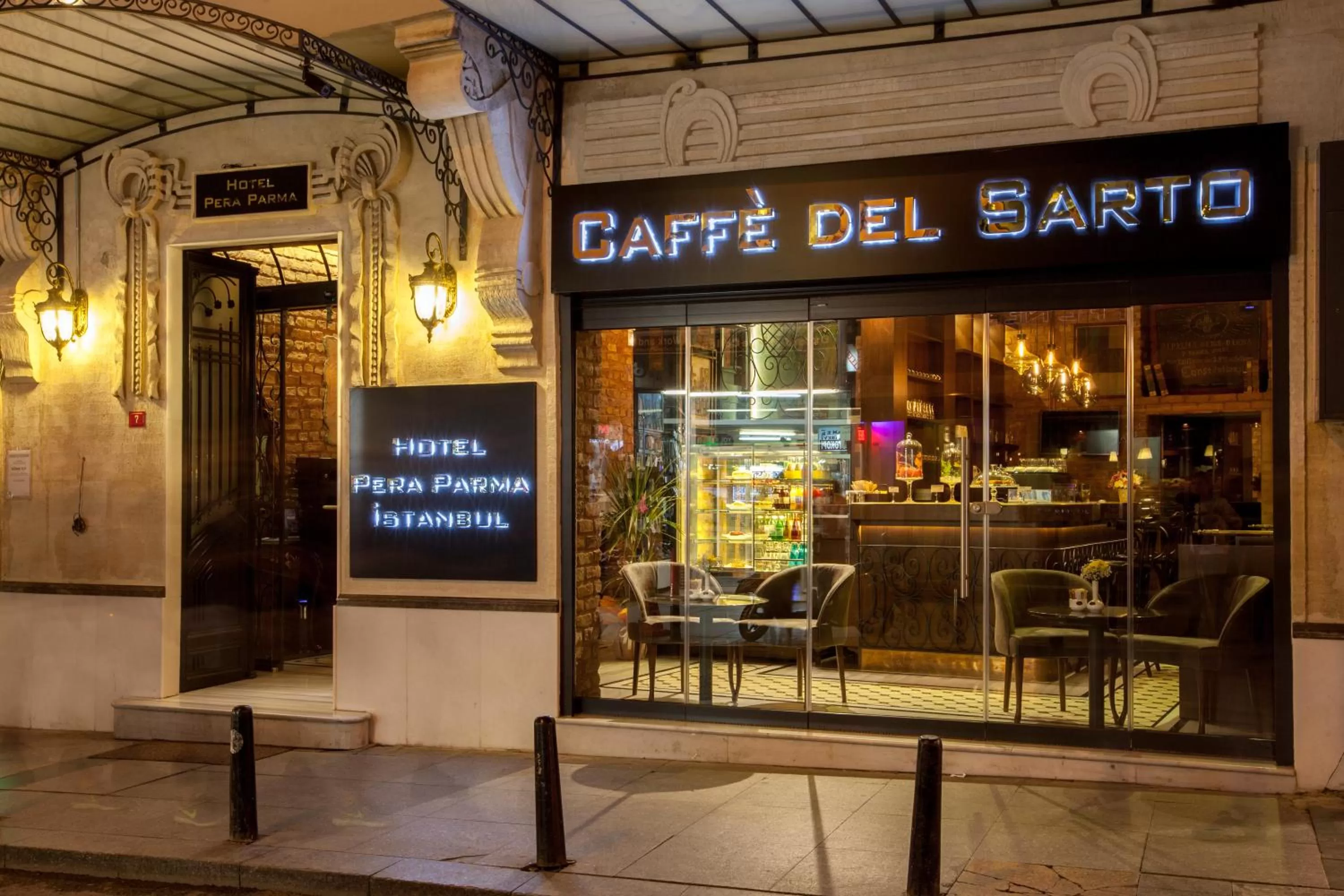 Facade/entrance in Hotel Pera Parma