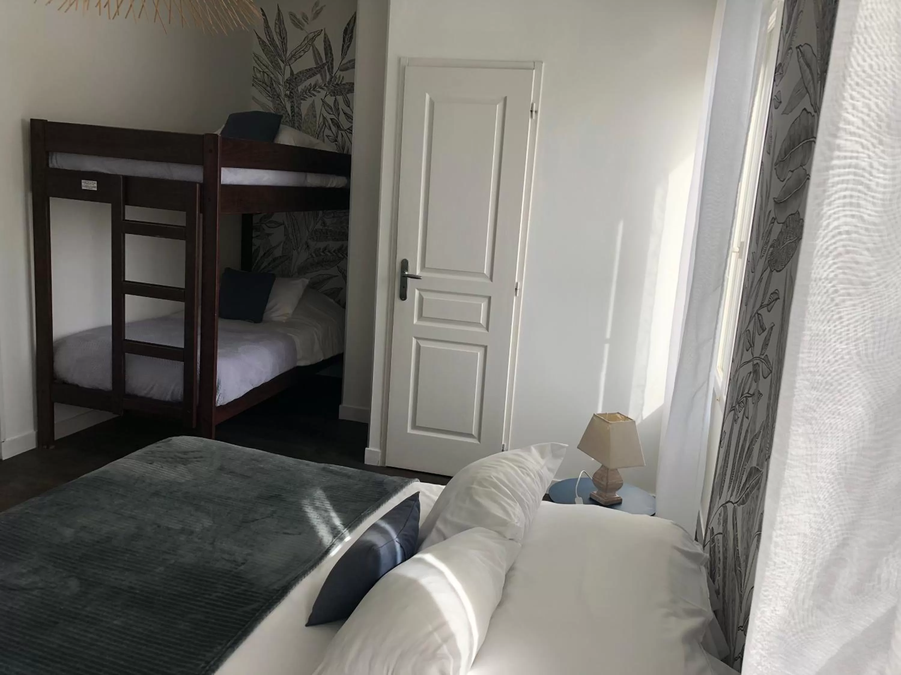 Bed in Hôtel Restaurant L'Atelier des Cousins