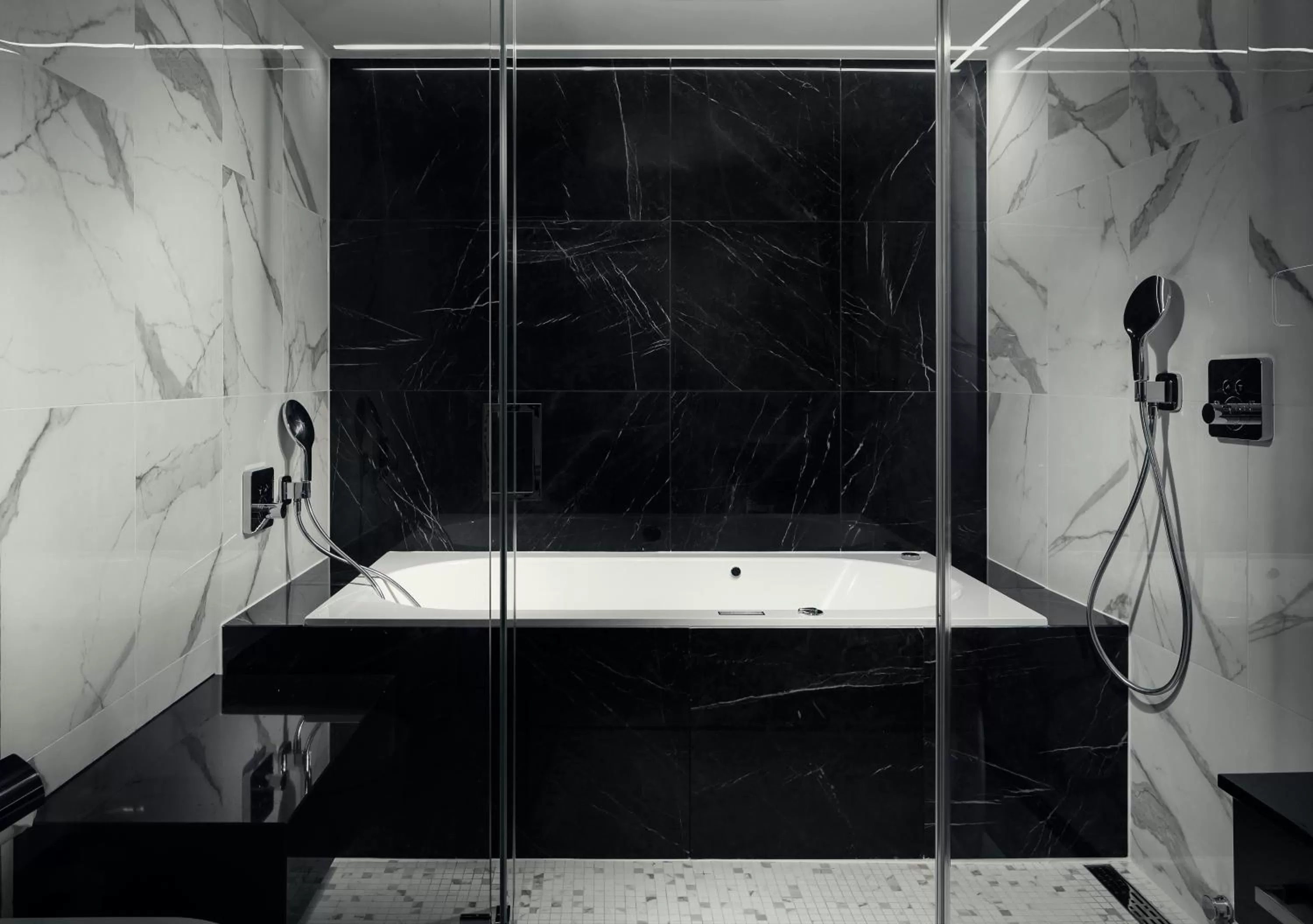 Bathroom in Hotel KINGS COURT