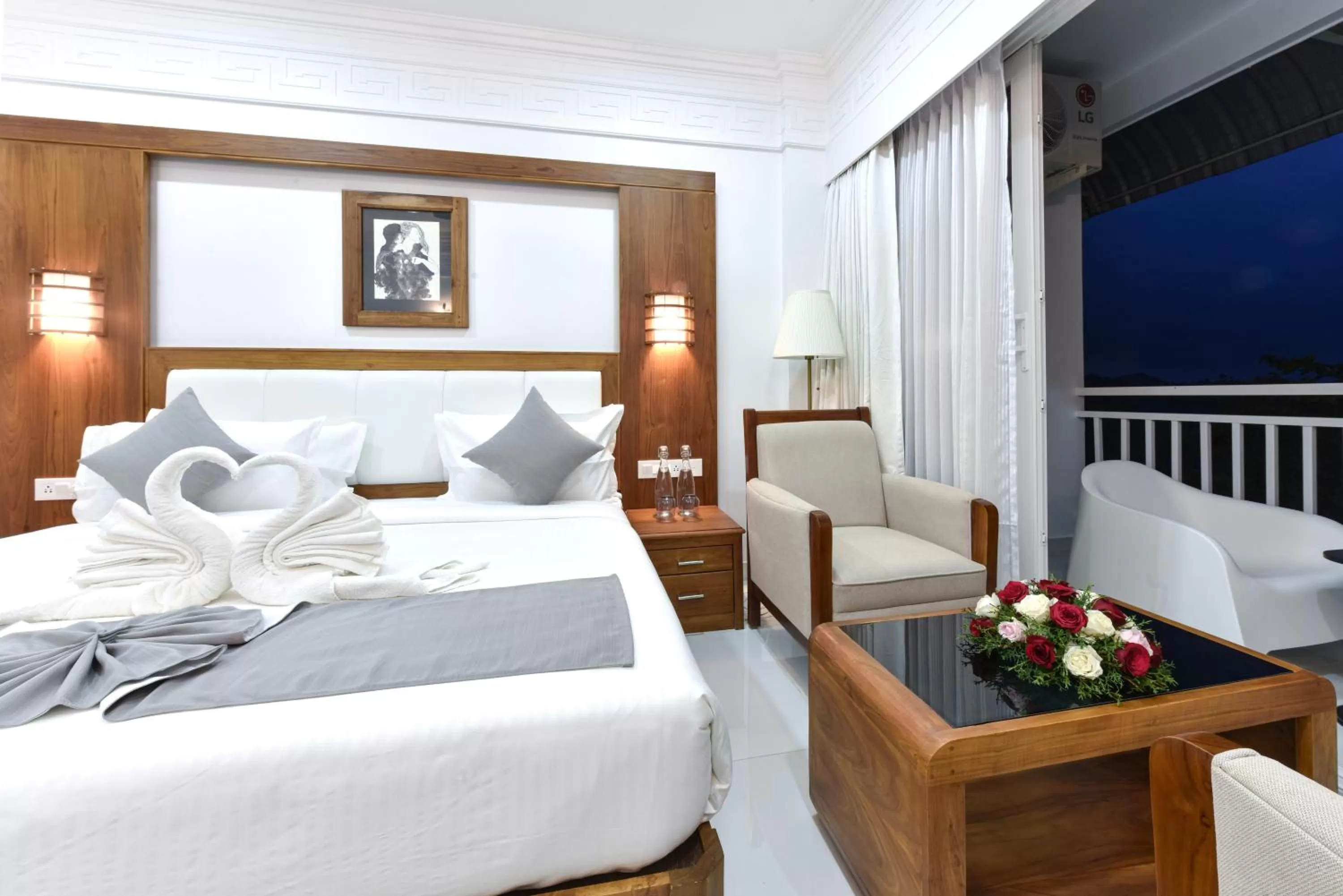 Bed in HOTEL WHITE HOUSE, Munnar