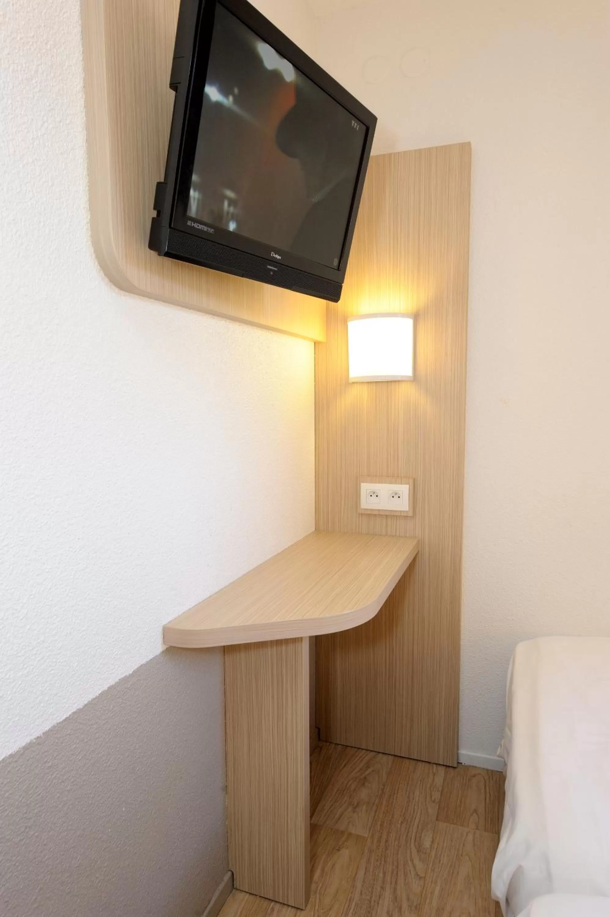 Seating area, Bed in Hôtel Kennedy Parc des Expositions