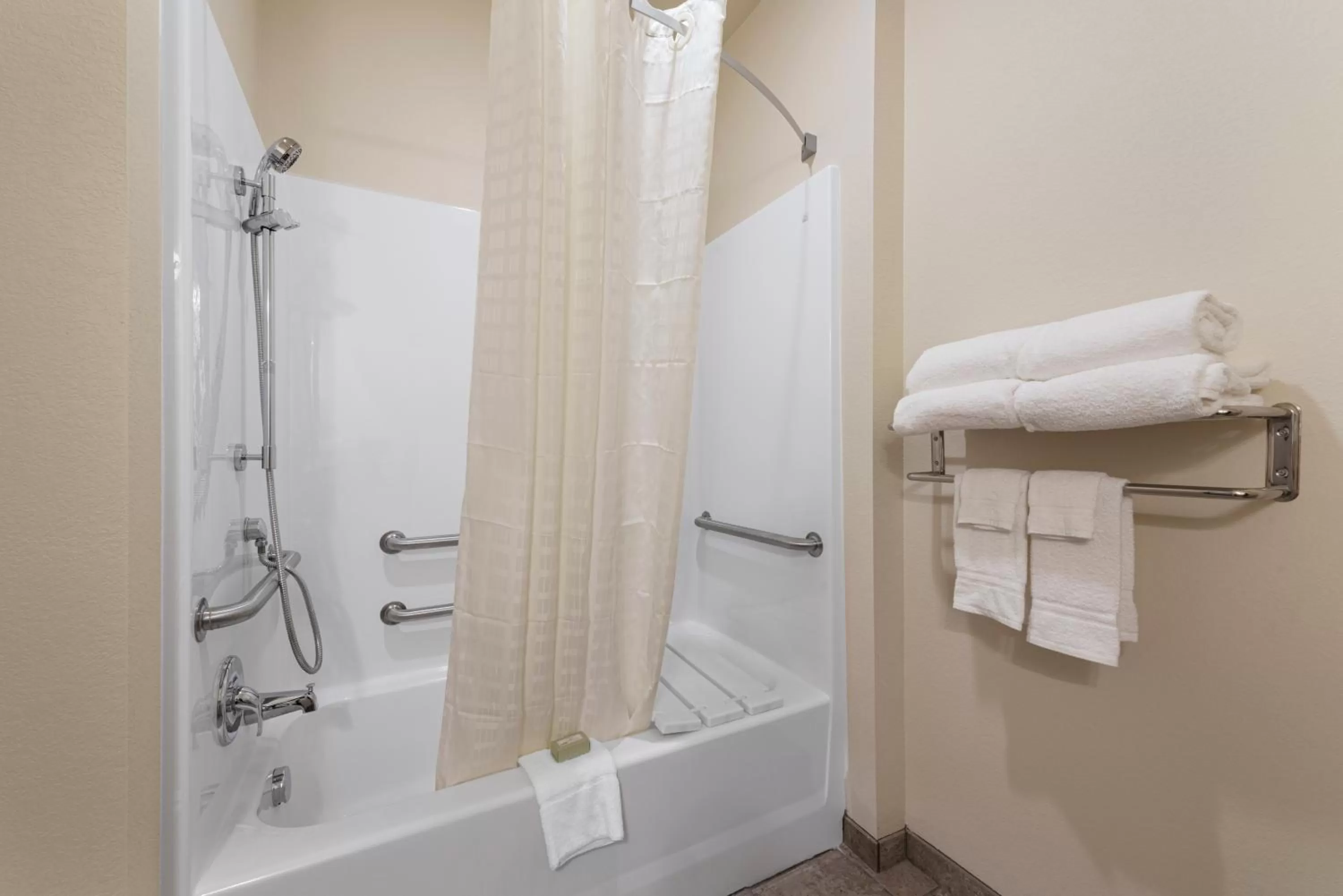 Bath in Cobblestone Hotel & Suites - Austin