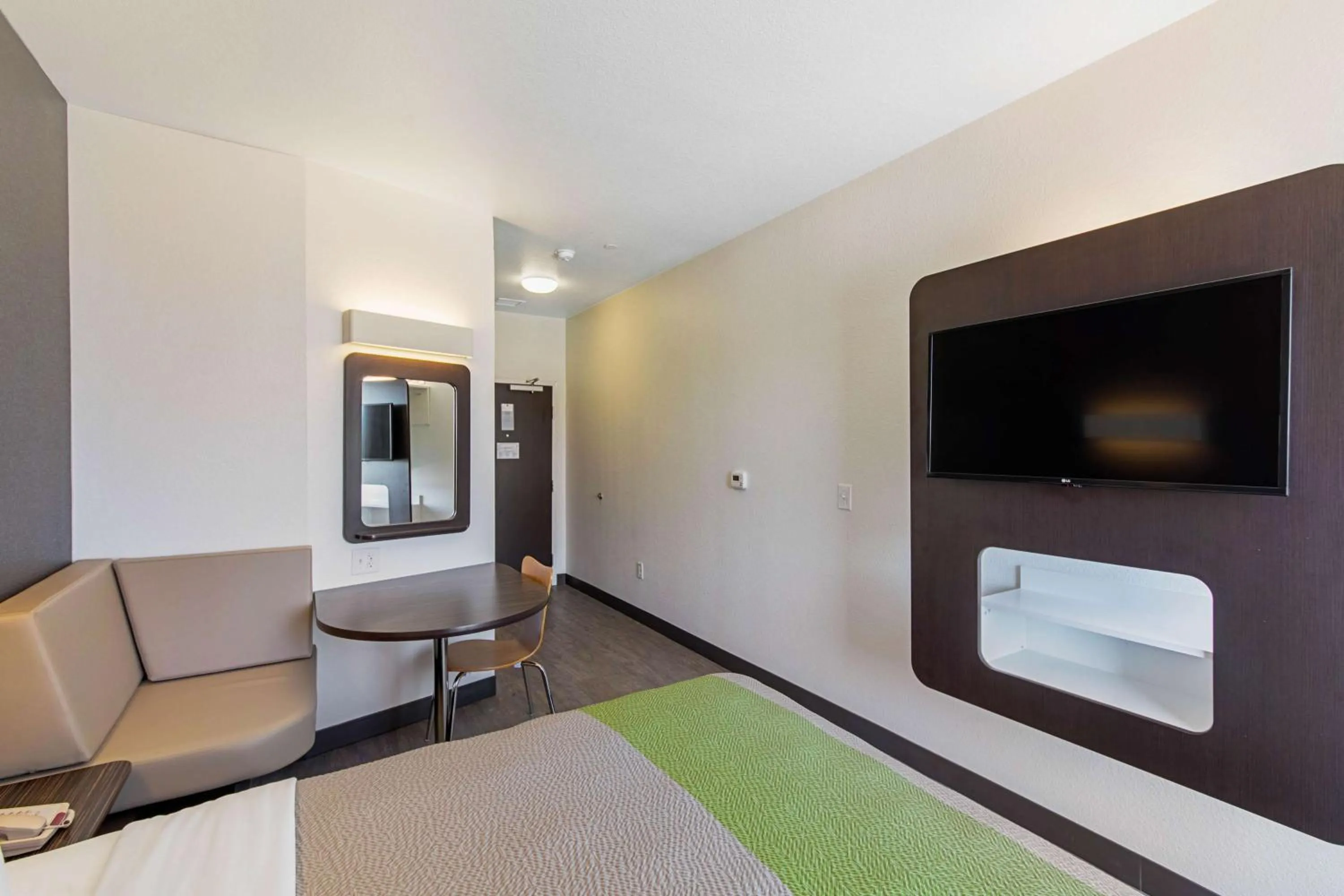 TV and multimedia in Motel 6 Austin Airport