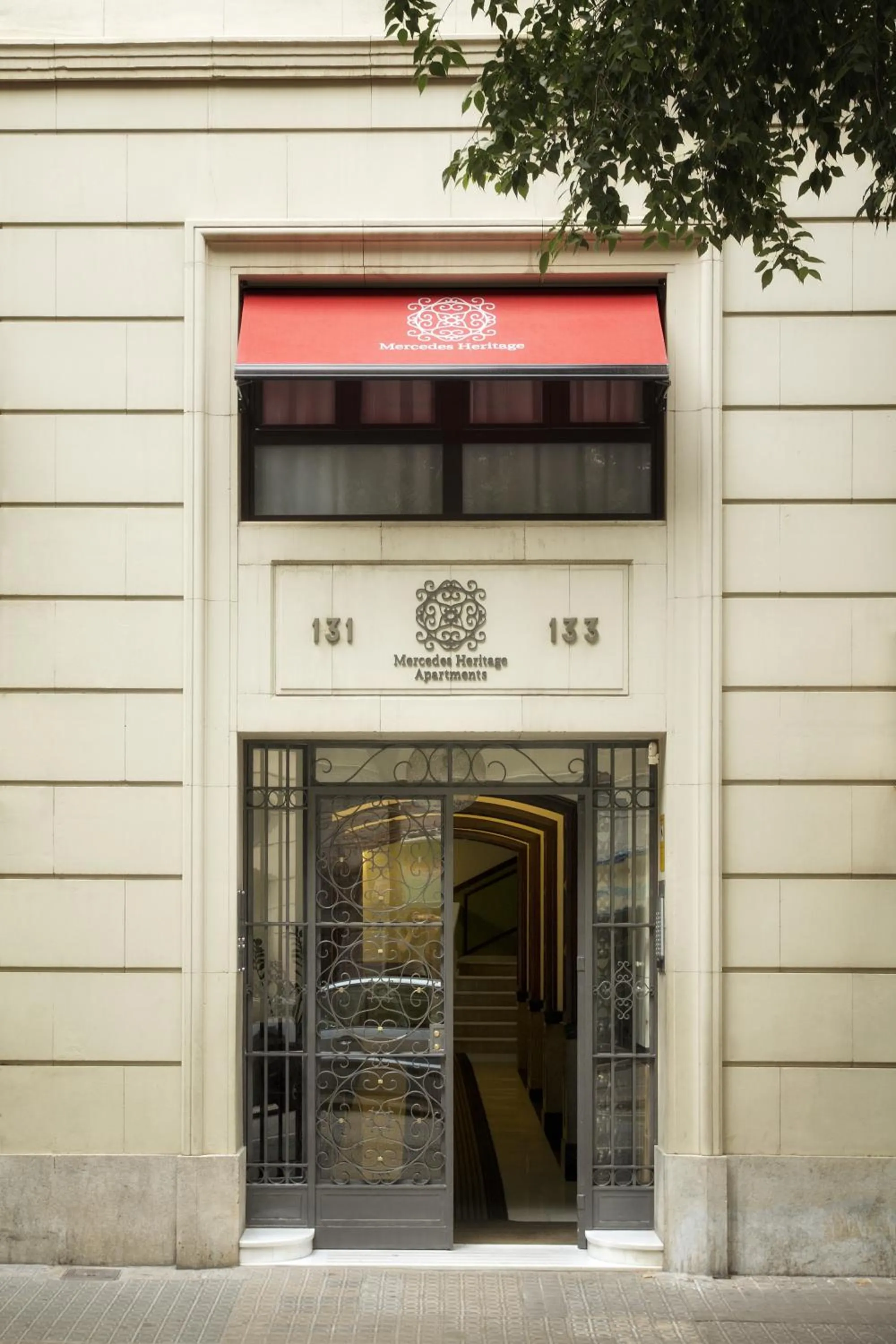 Facade/entrance in Eixample Building Apartments by Mercedes Heritage