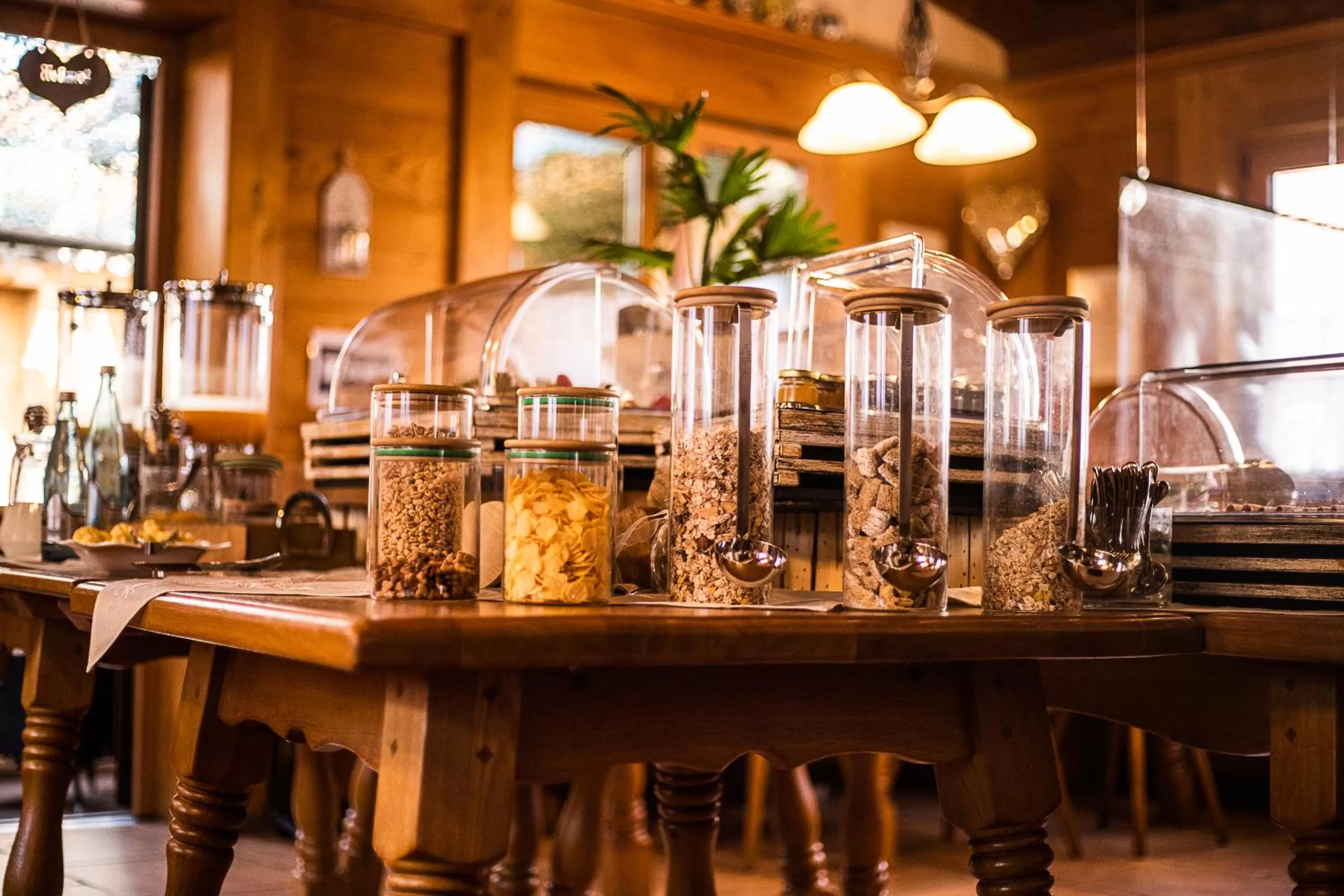 Breakfast, Lounge/Bar in Hotel-Hauensteiner-Hof