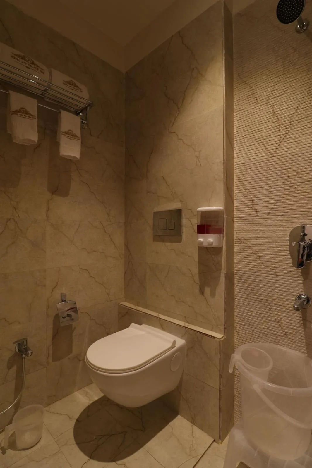 Bathroom in Hotel Jay Palace Inn