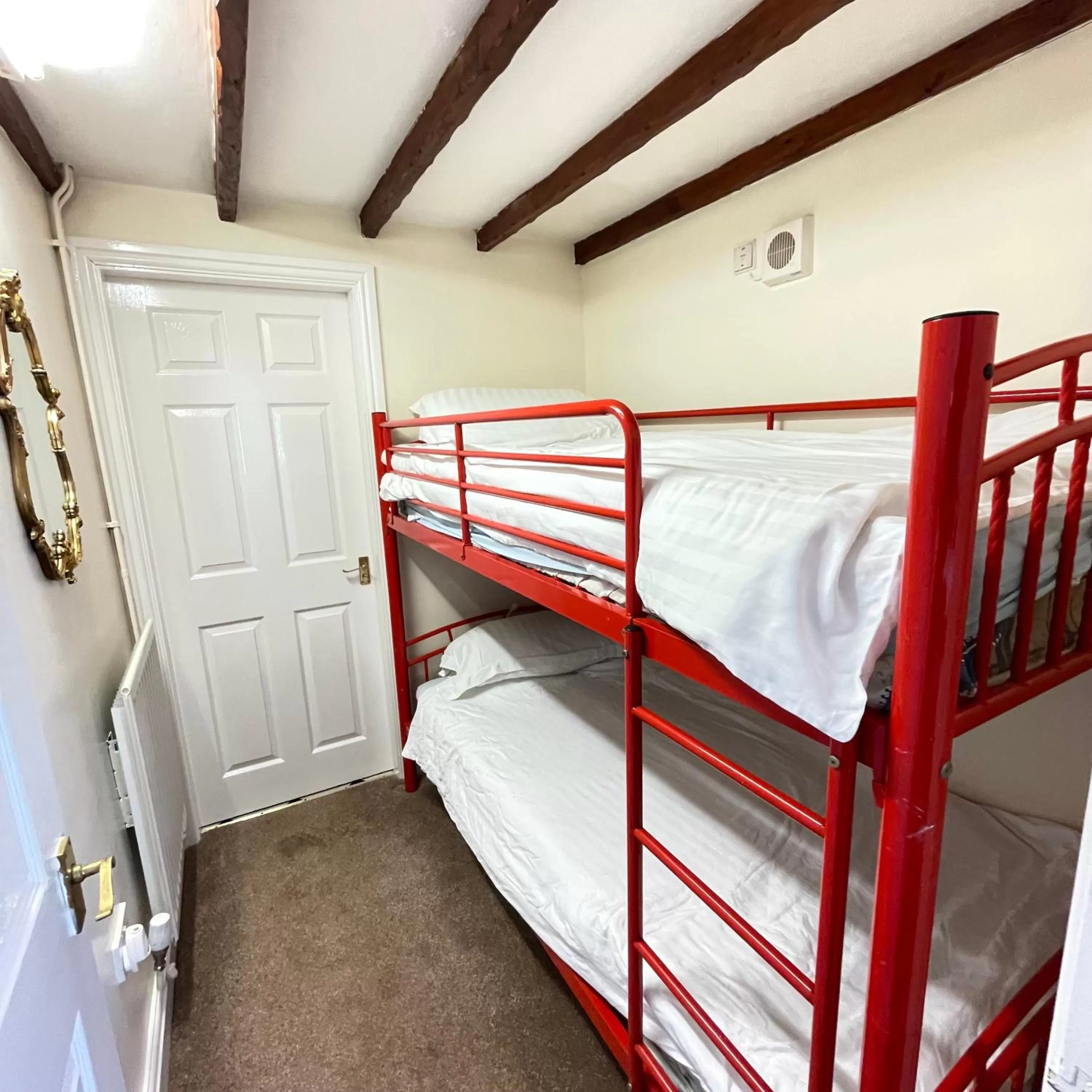 bunk bed in Halfway House Inn & Cottages