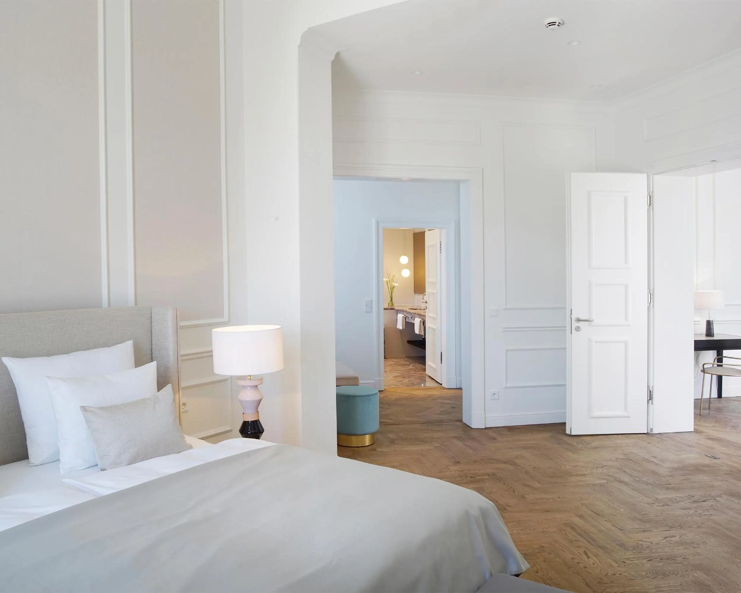 Photo of the whole room, Bed in Das Tegernsee