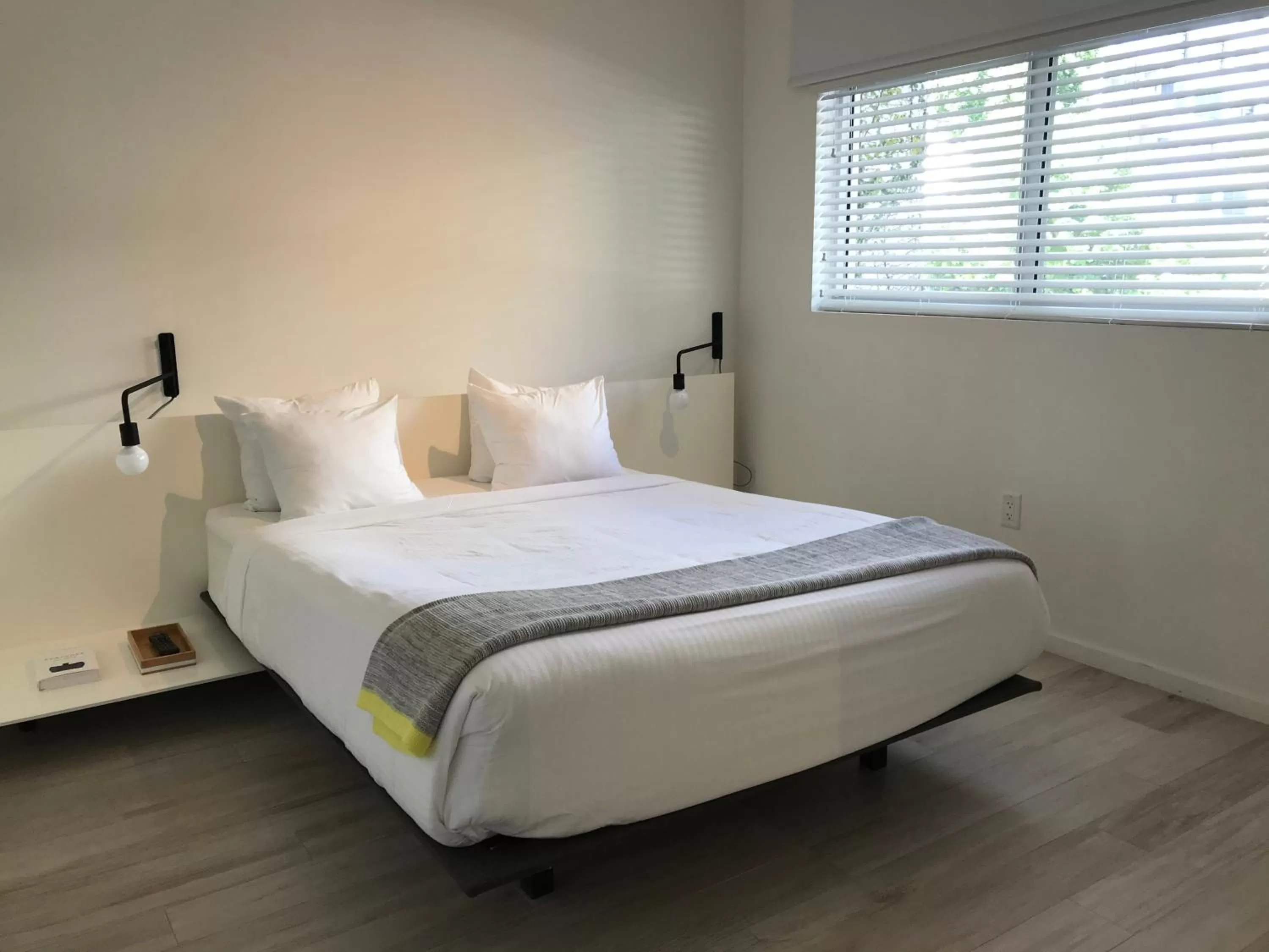Bed in Beach Haus Key Biscayne Contemporary Apartments