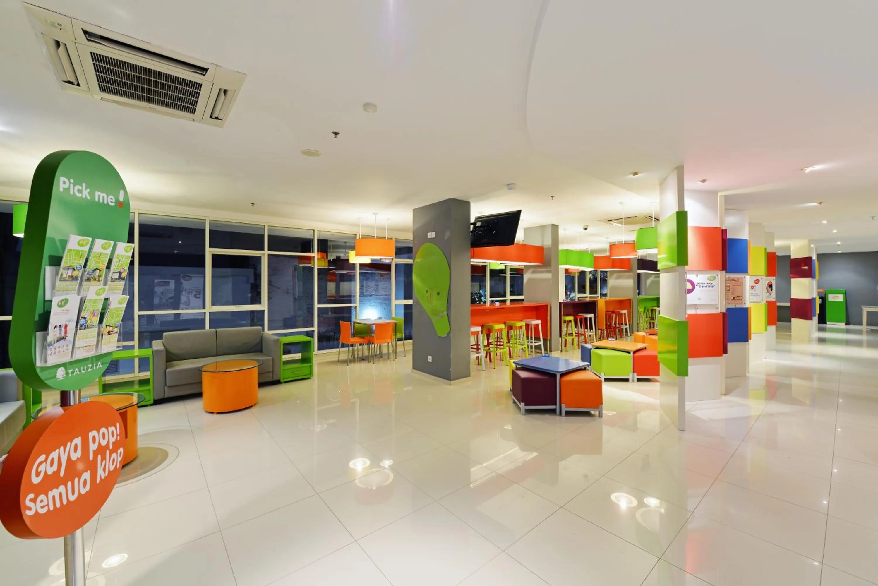 Lobby or reception in POP! Hotel Tanjung Karang