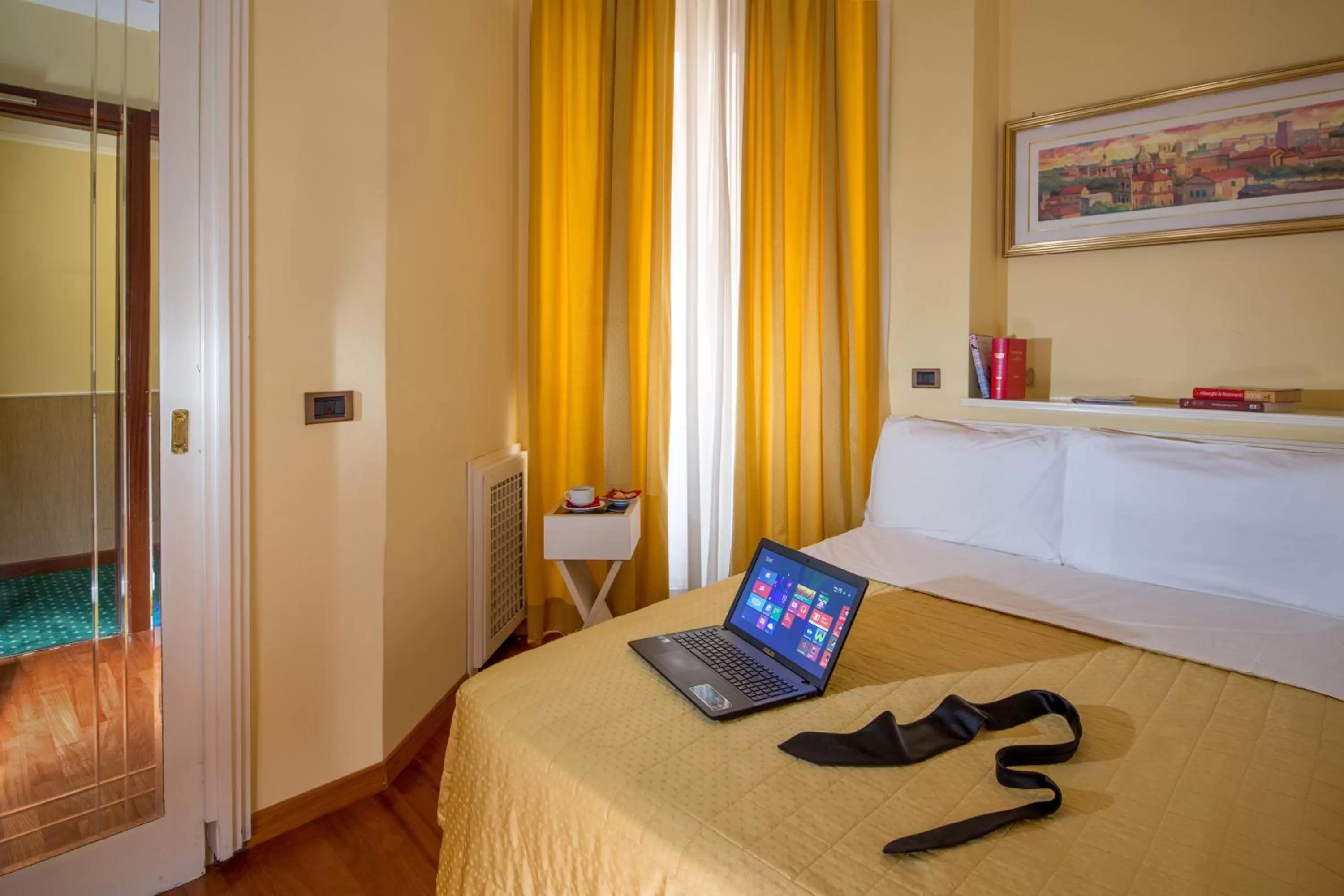 Photo of the whole room, Bed in Hotel Oxford