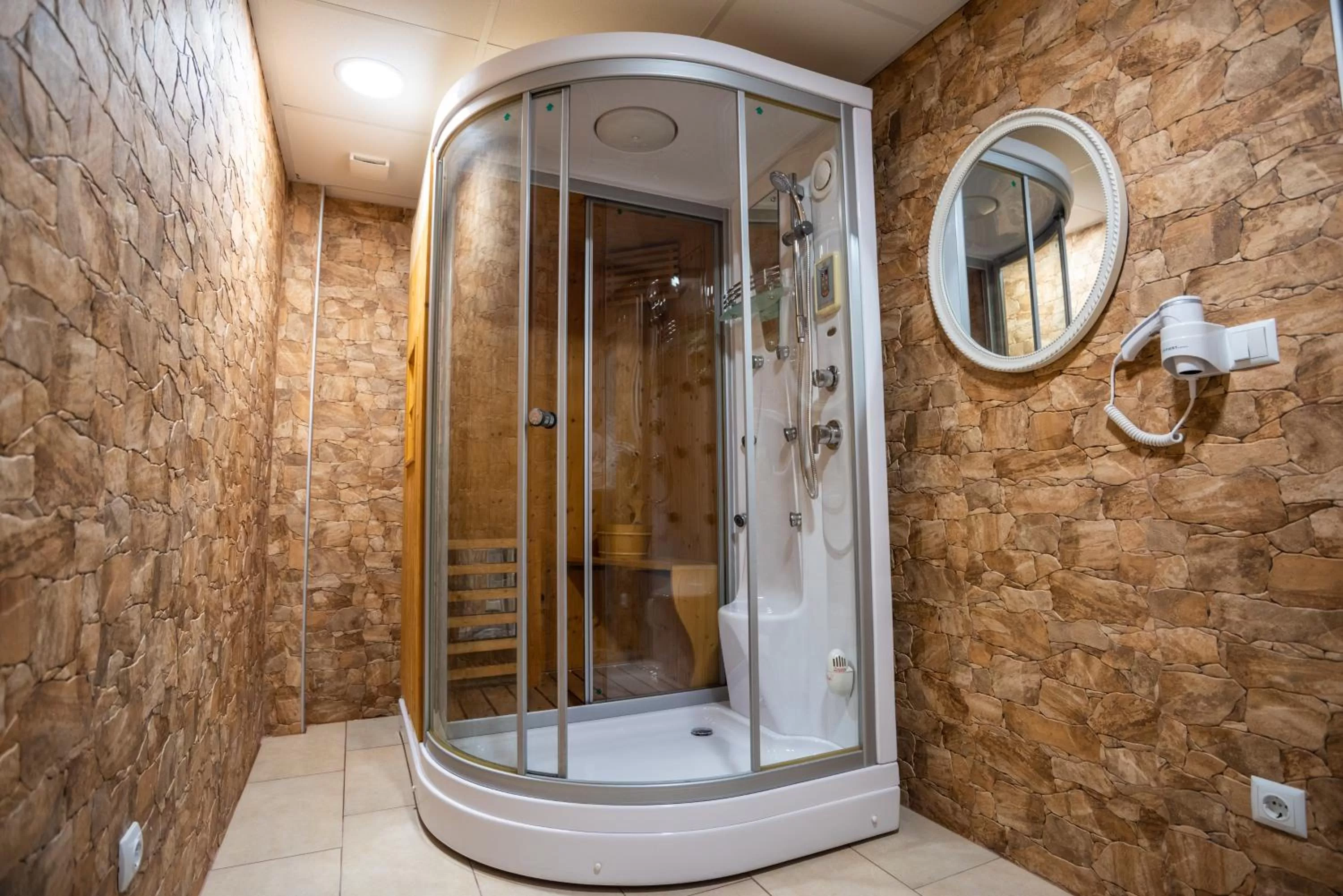 Shower in HOTEL Villa Grande