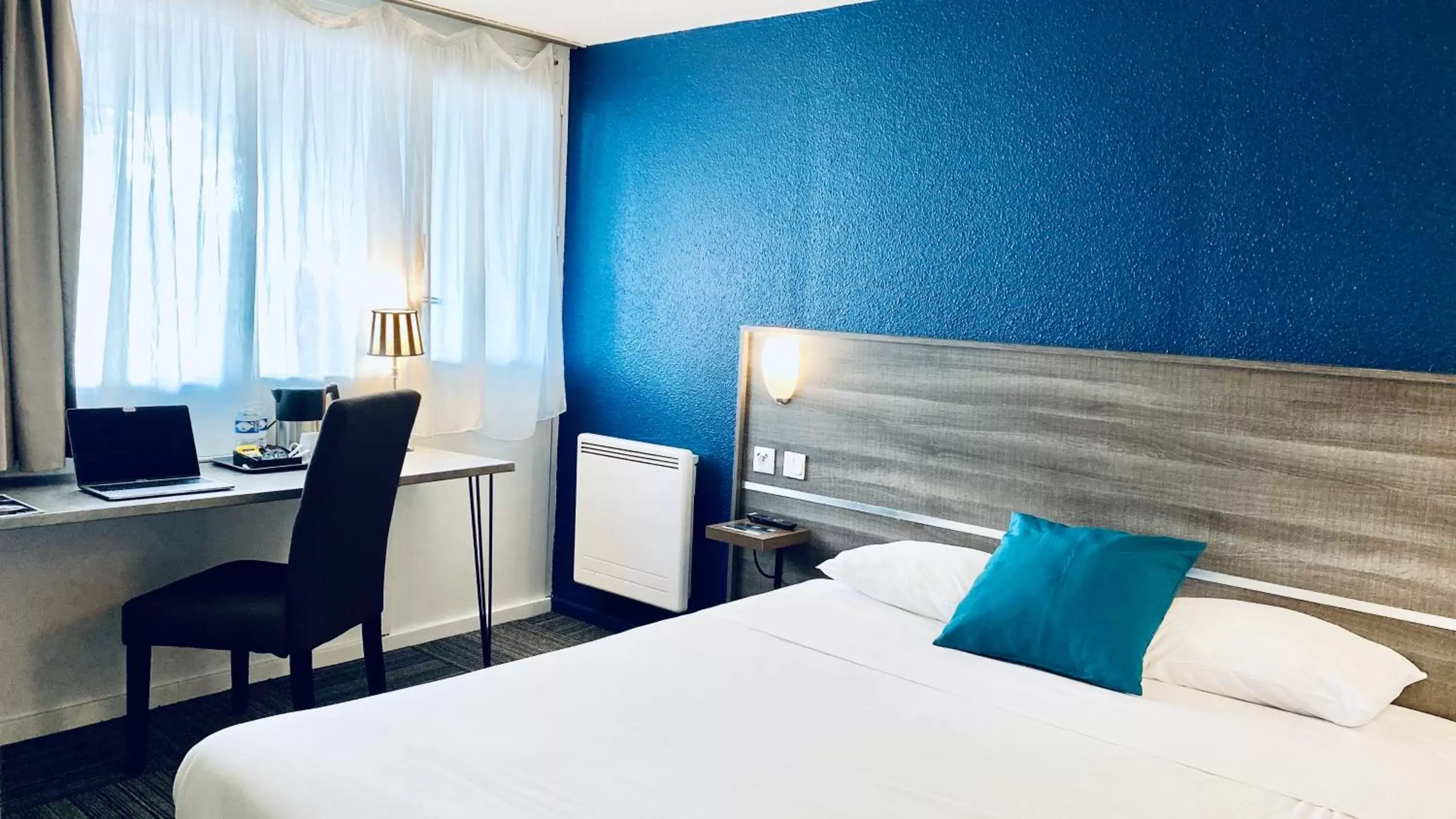 Comfort Double Room in Hôtel Restaurant Kyriad de Péronne Comfort Double Room in Hôtel Restaurant Kyriad de Péronne