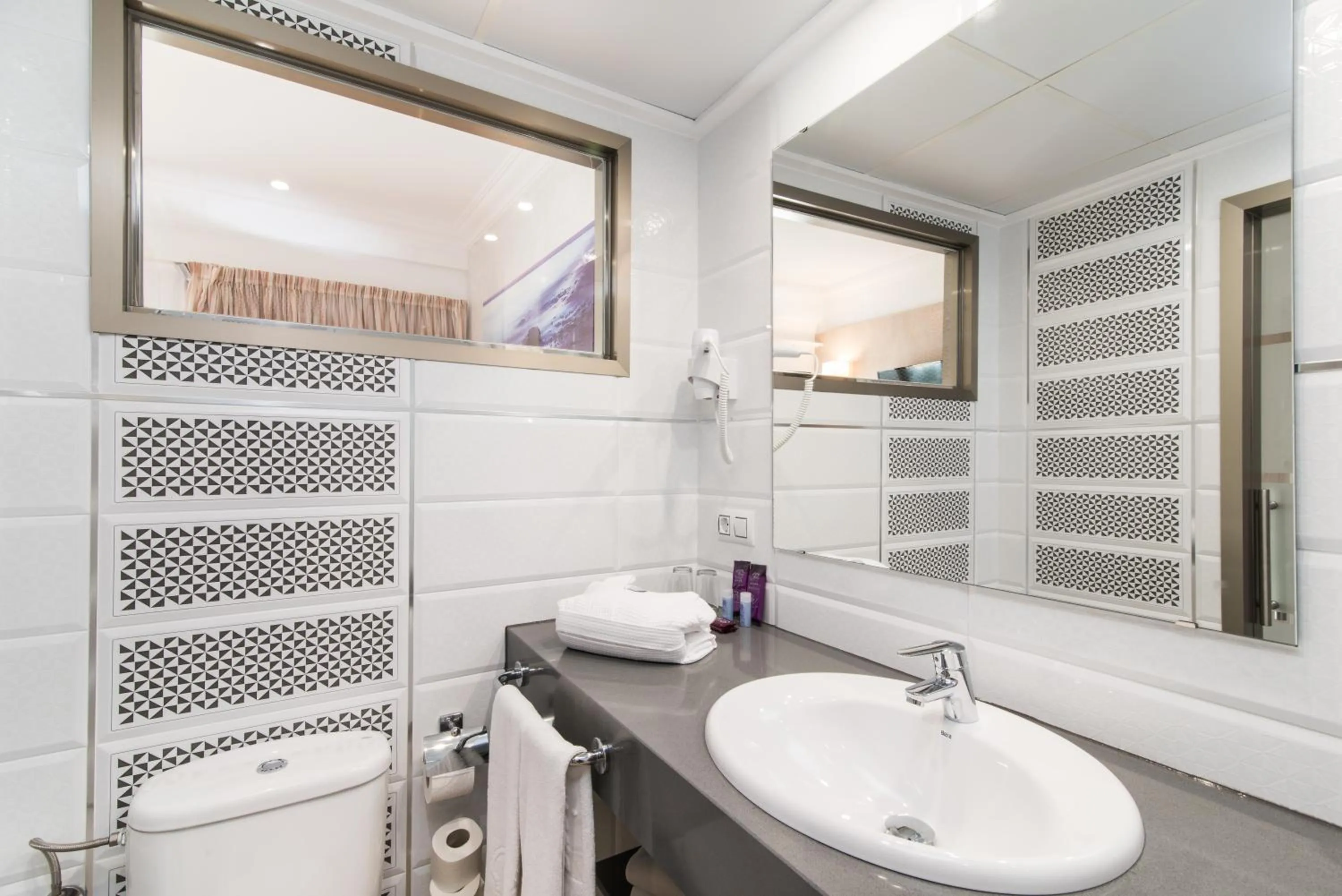 Shower in Hotel Baviera