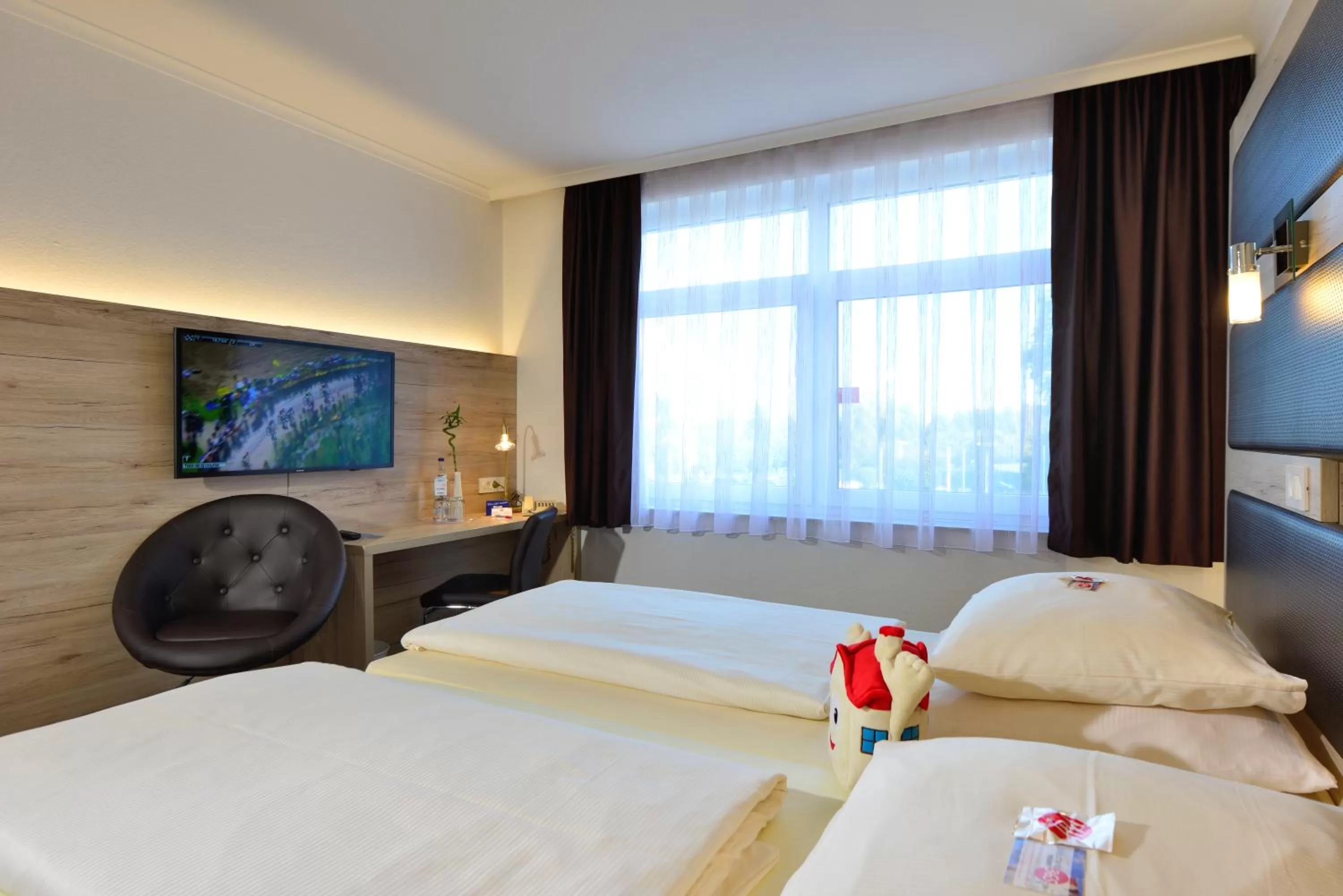 Photo of the whole room, Bed in Roomingtons Lüneburger Heide