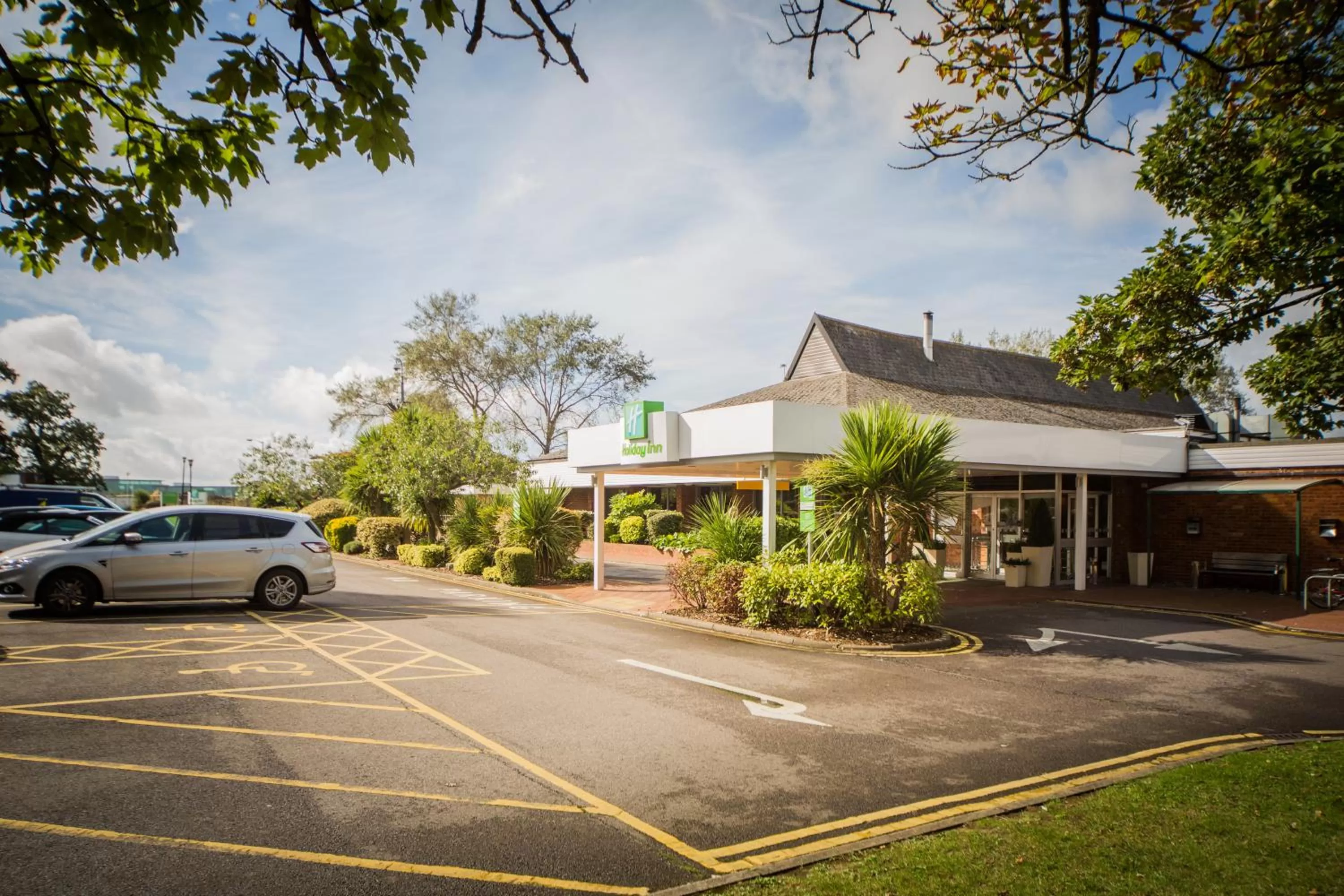 Property building in Holiday Inn Reading South M4 Jct 11 by IHG