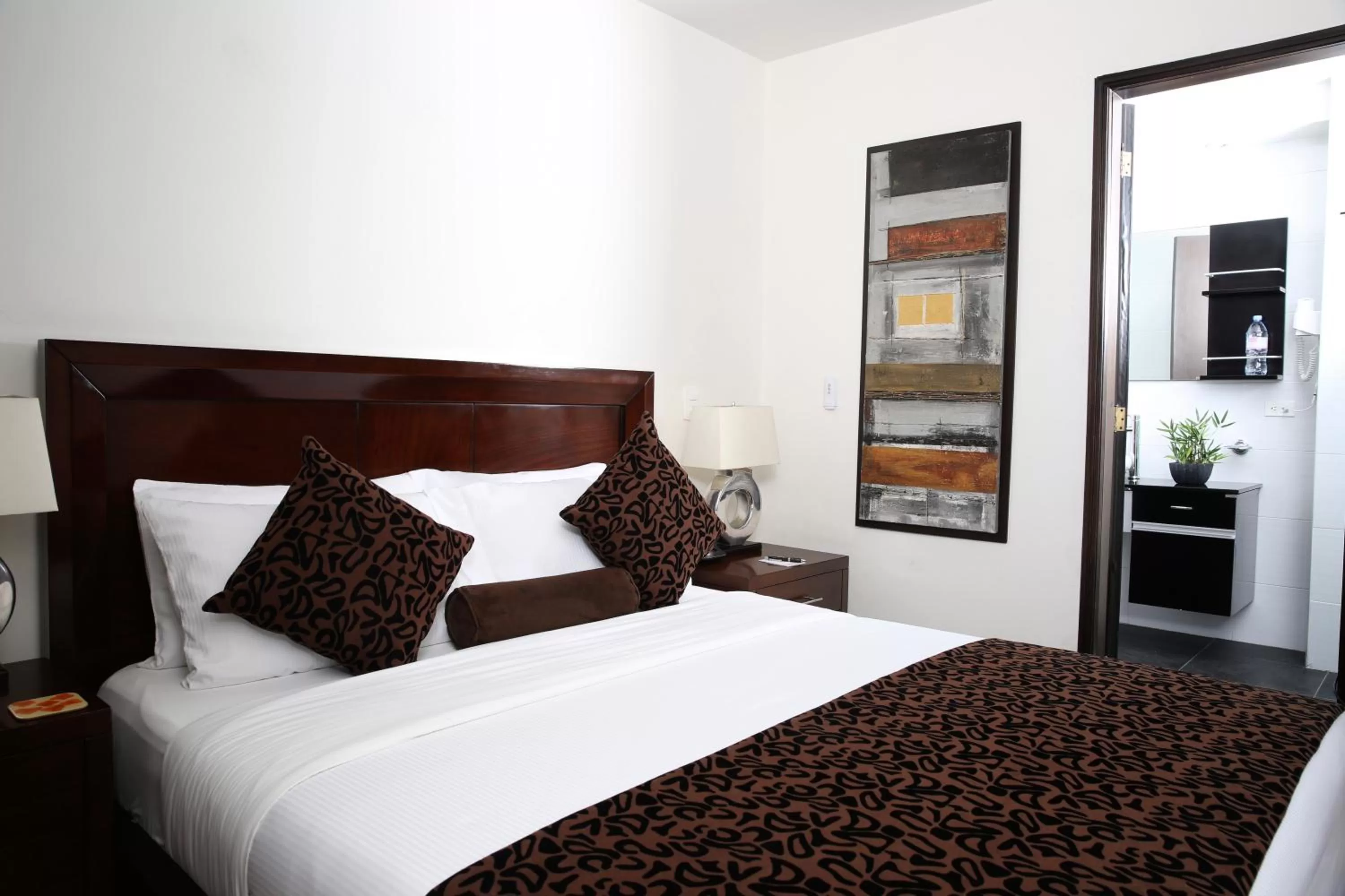 Photo of the whole room, Bed in Hotel Suites 108