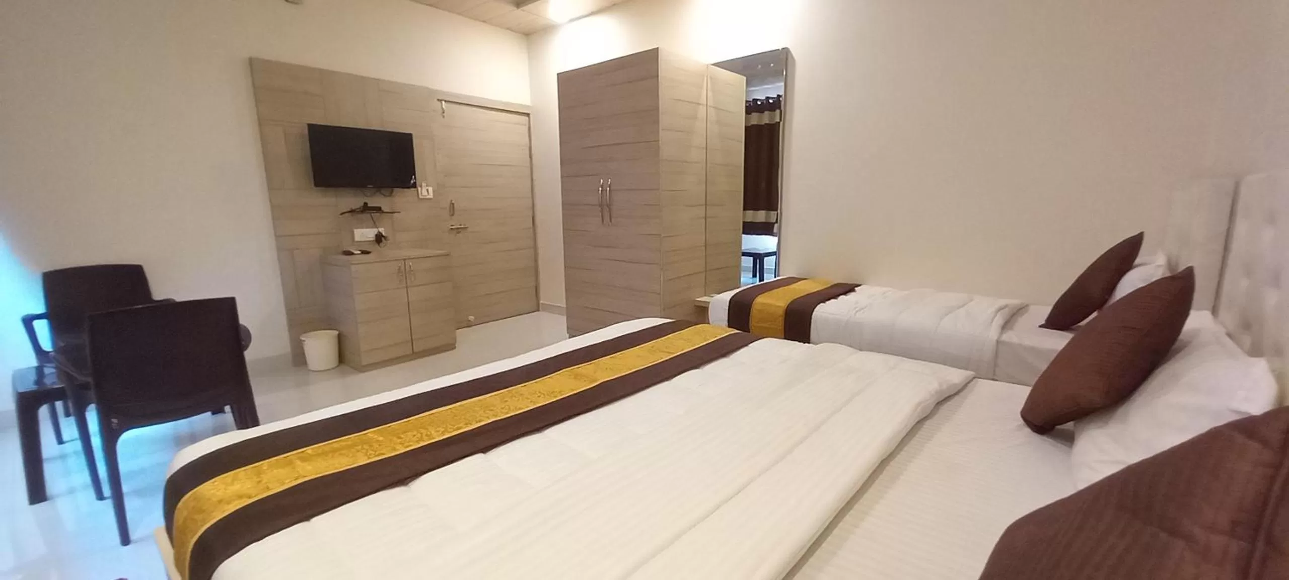 TV and multimedia, Bed in Sanjog Resort