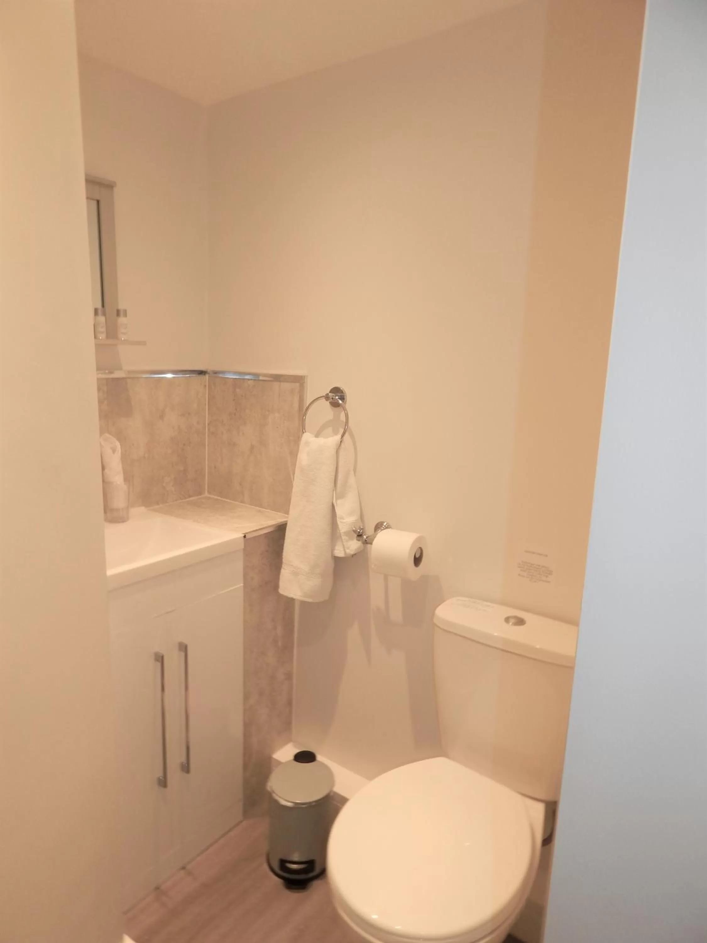 Bathroom in The Saxon Inn