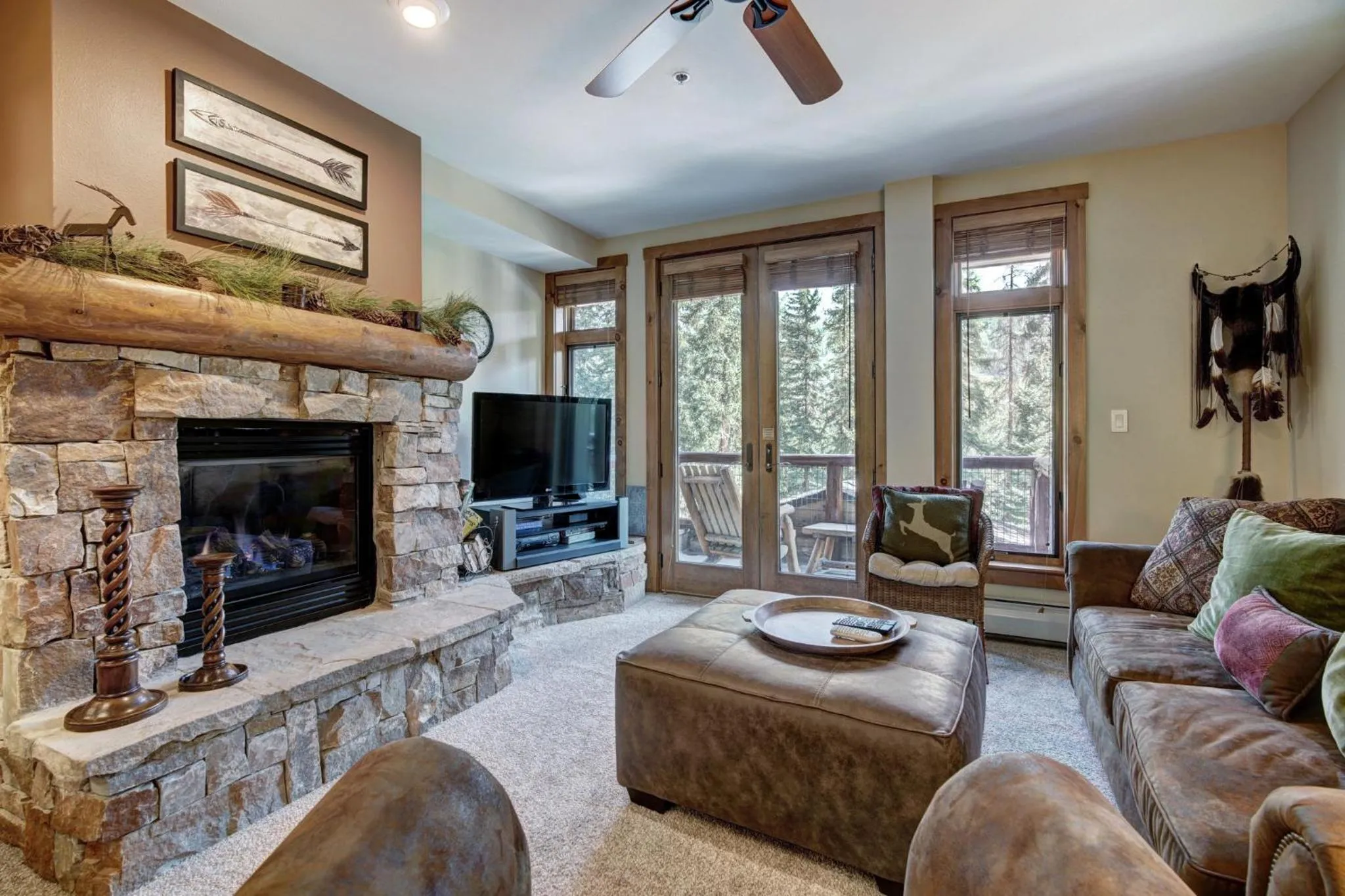 Living room in Timbers & Lone Eagle by Vail Resorts