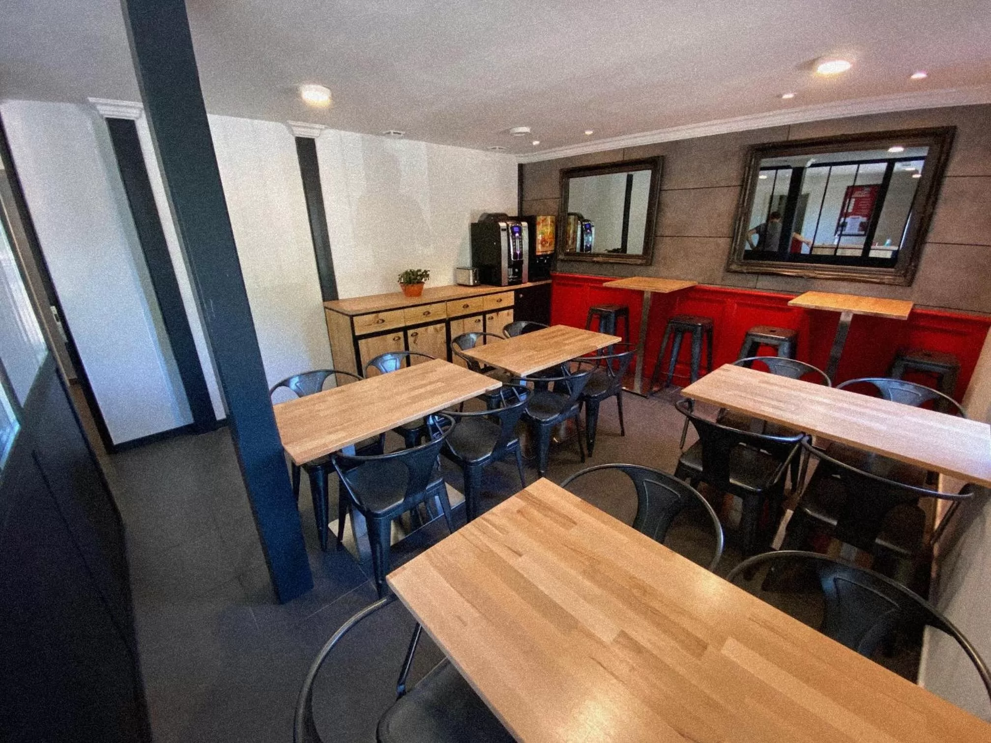 Dining area in my HOTEL Bordeaux